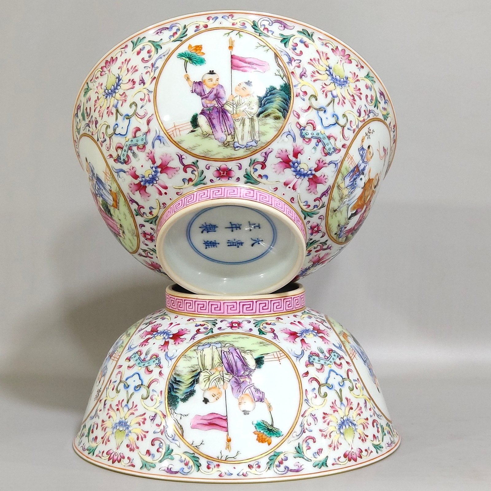 Qing Dynasty Yongzheng Fushou Continuously Opening Window Baby Playing Bowl