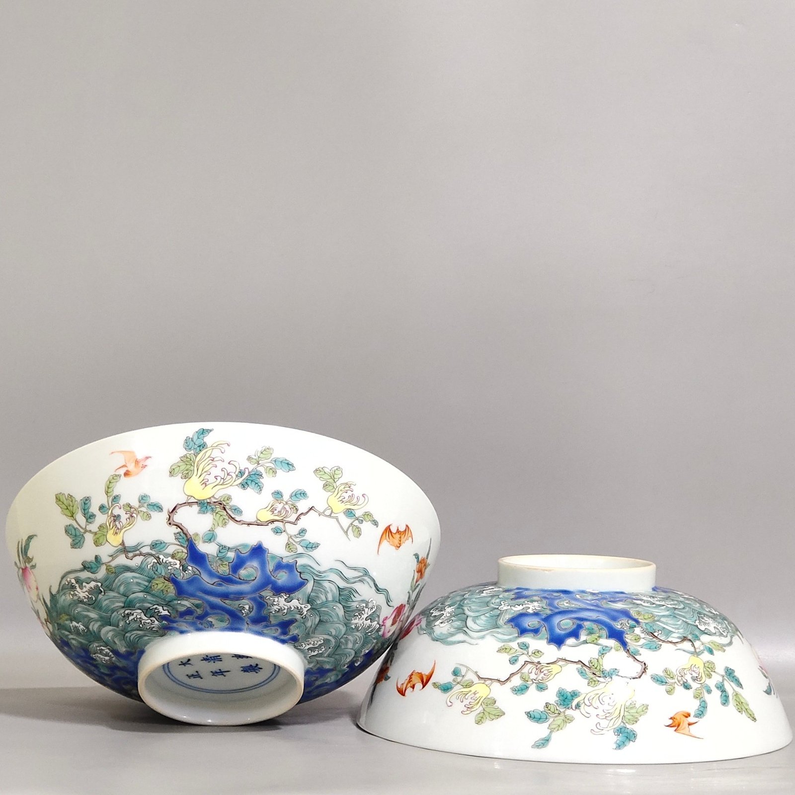 Qing Dynasty Yongzheng Fushan Shouhai Sanduo bowl