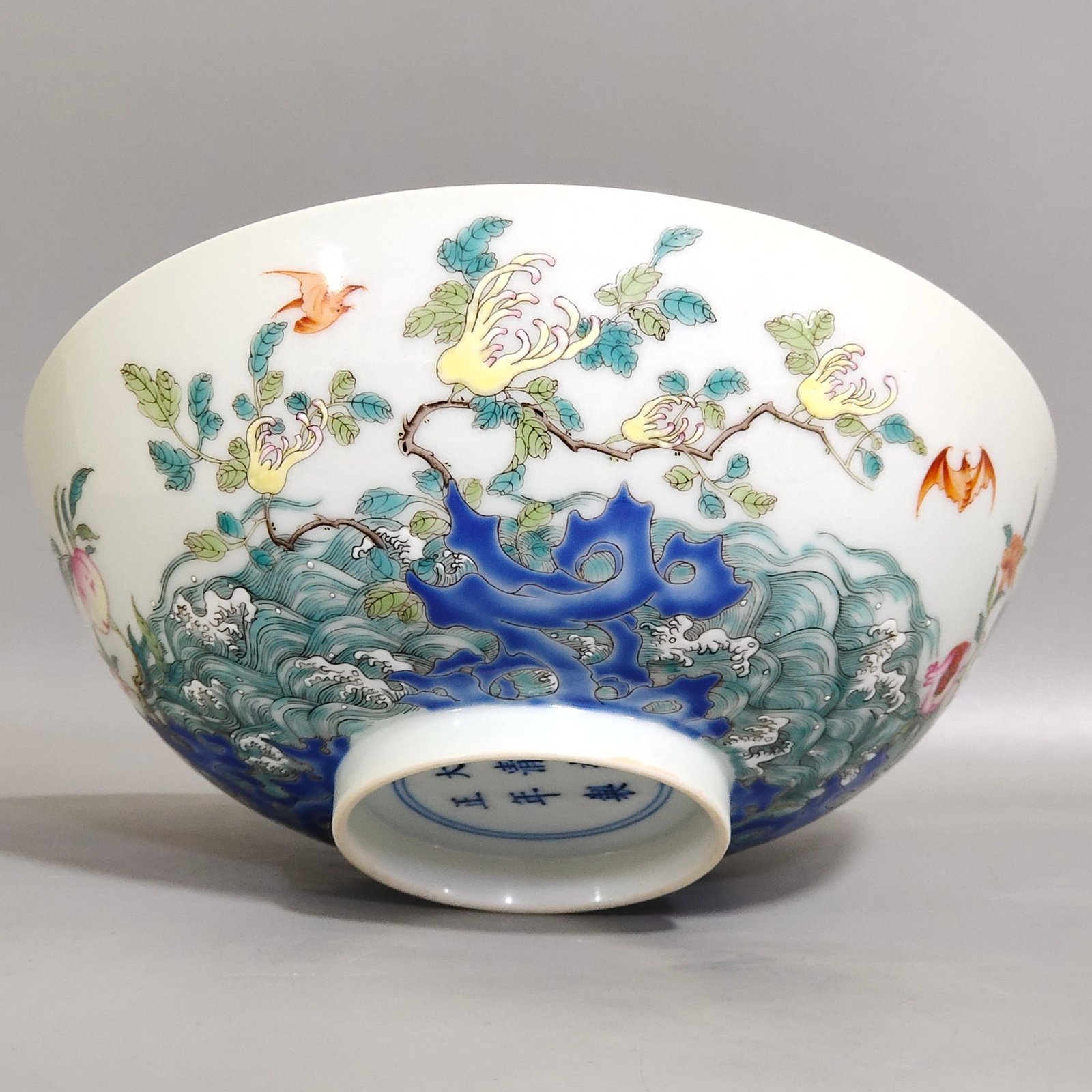 Qing Dynasty Yongzheng Fushan Shouhai Sanduo bowl