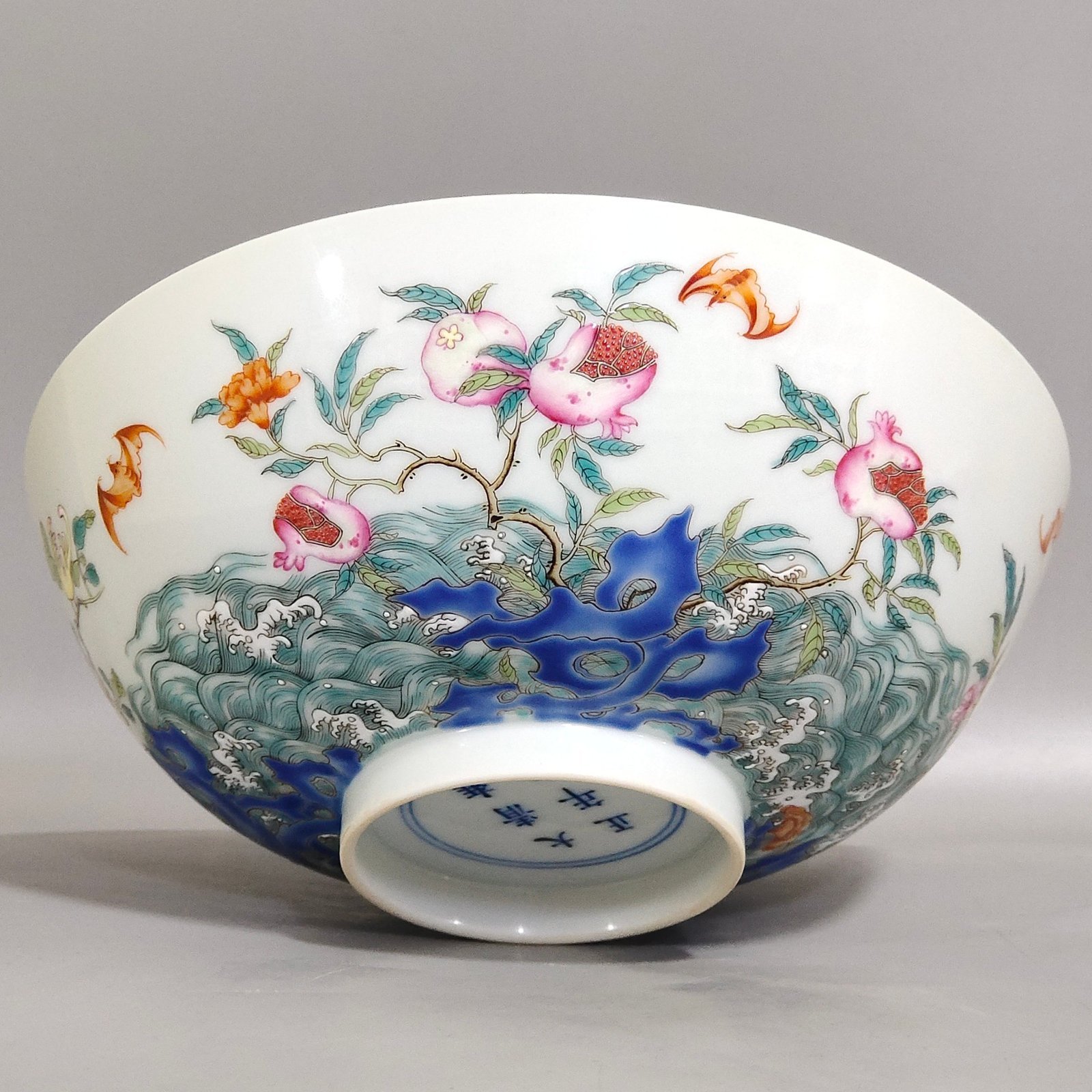 Qing Dynasty Yongzheng Fushan Shouhai Sanduo bowl