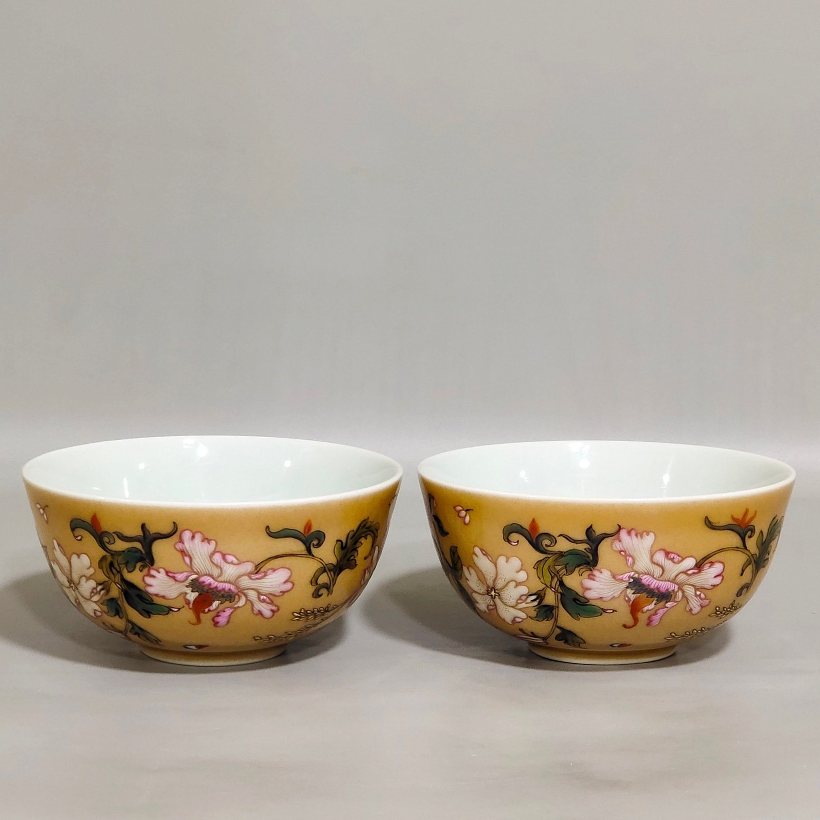 Qing Dynasty Yongzheng beige glazed assorted flower cup