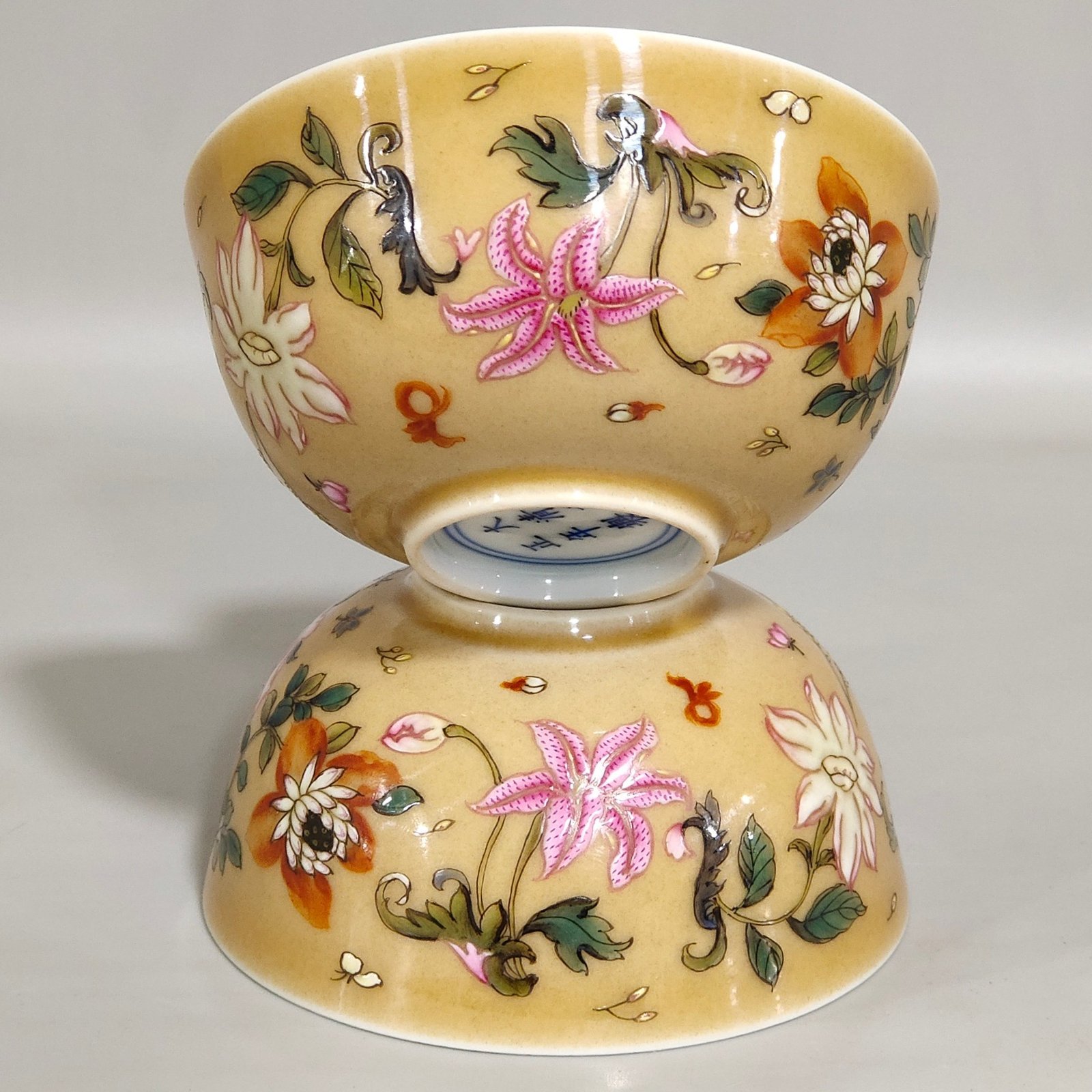 Qing Dynasty Yongzheng beige glazed assorted flower cup