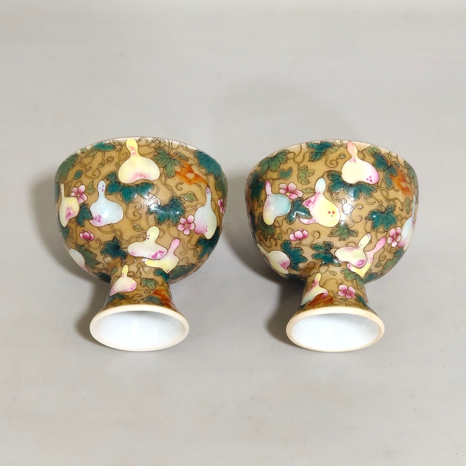 Qing Dynasty Yongzheng beige glazed Goblet with many children and many blessings