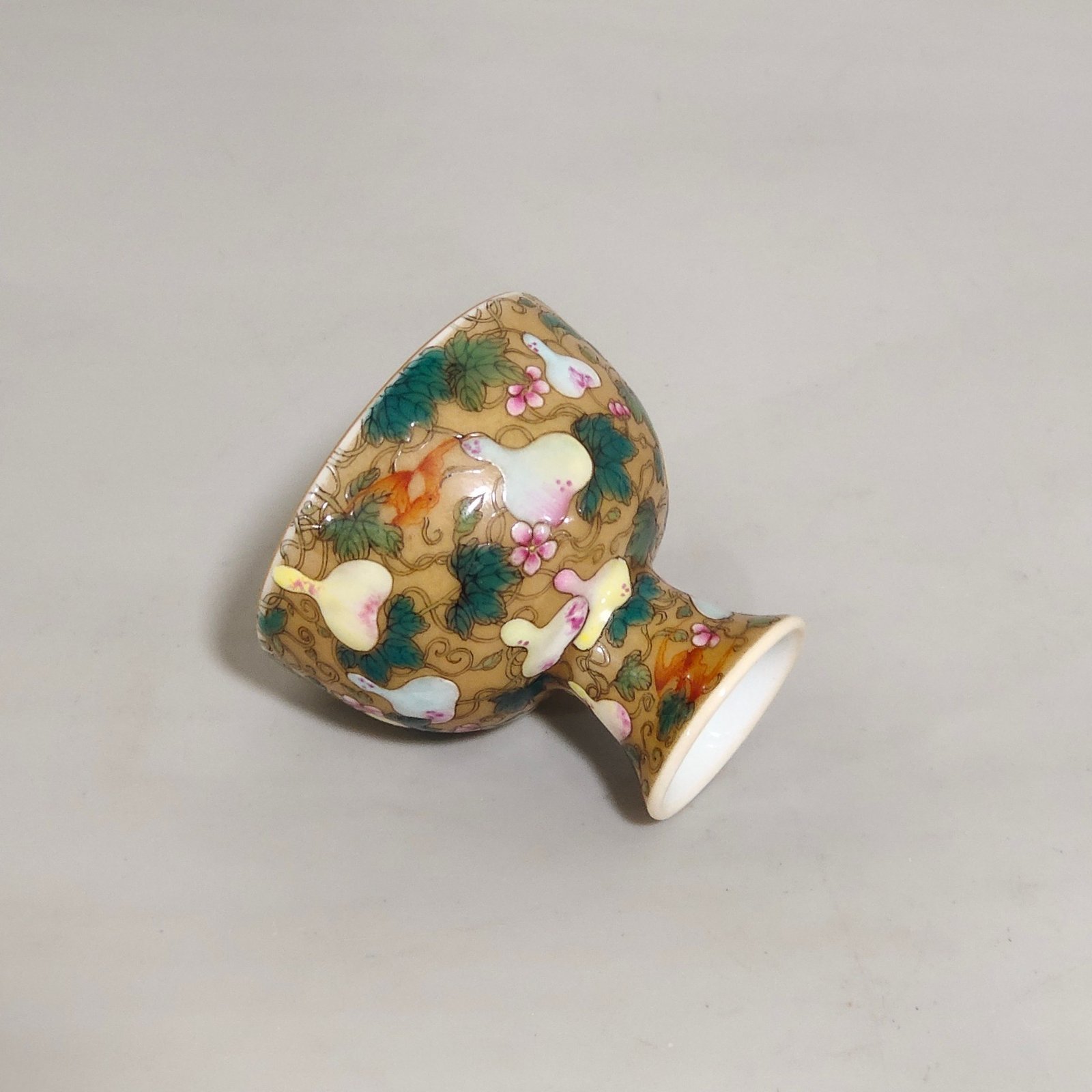 Qing Dynasty Yongzheng beige glazed Goblet with many children and many blessings