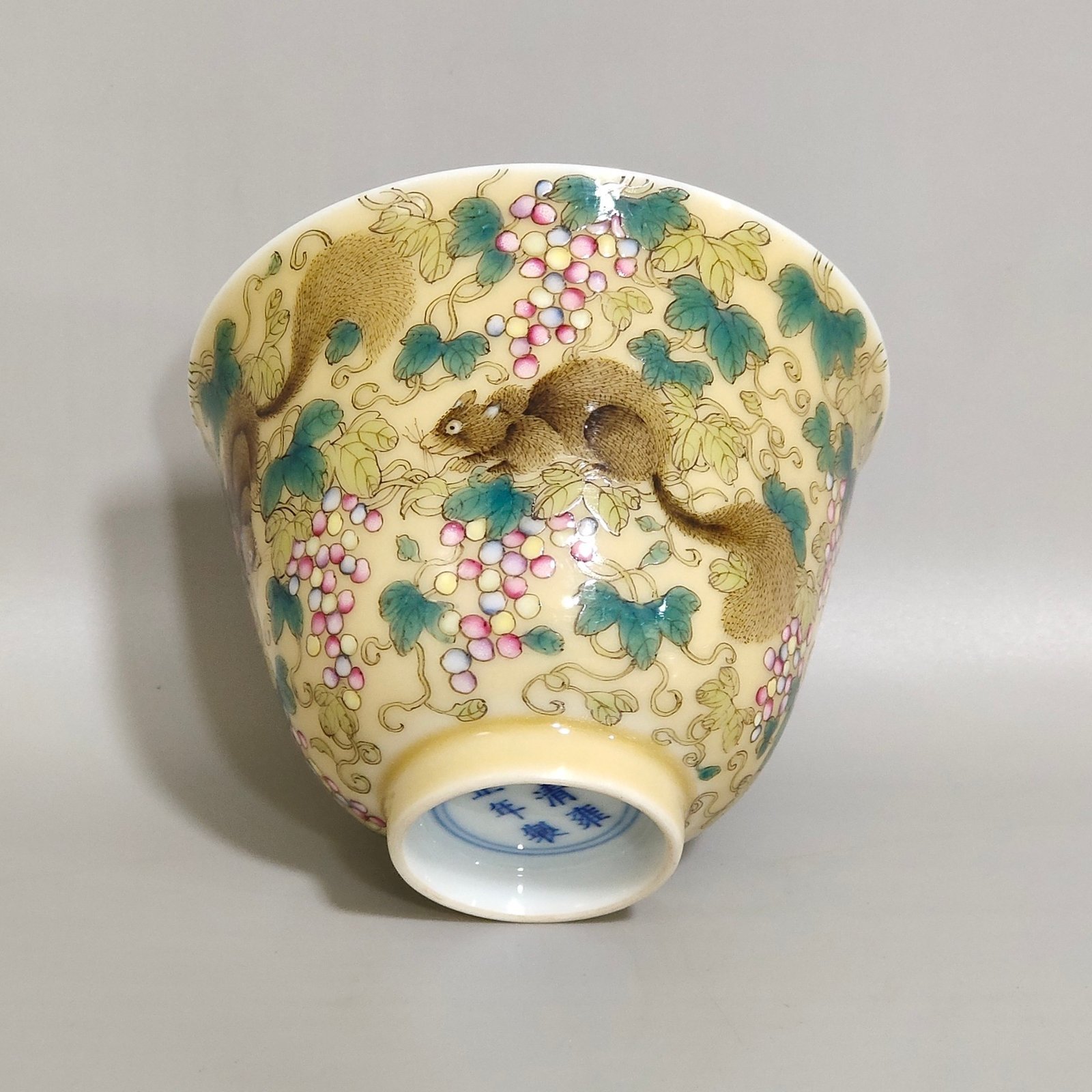 Qing Dynasty Yongzheng beige glazed squirrel grape cup