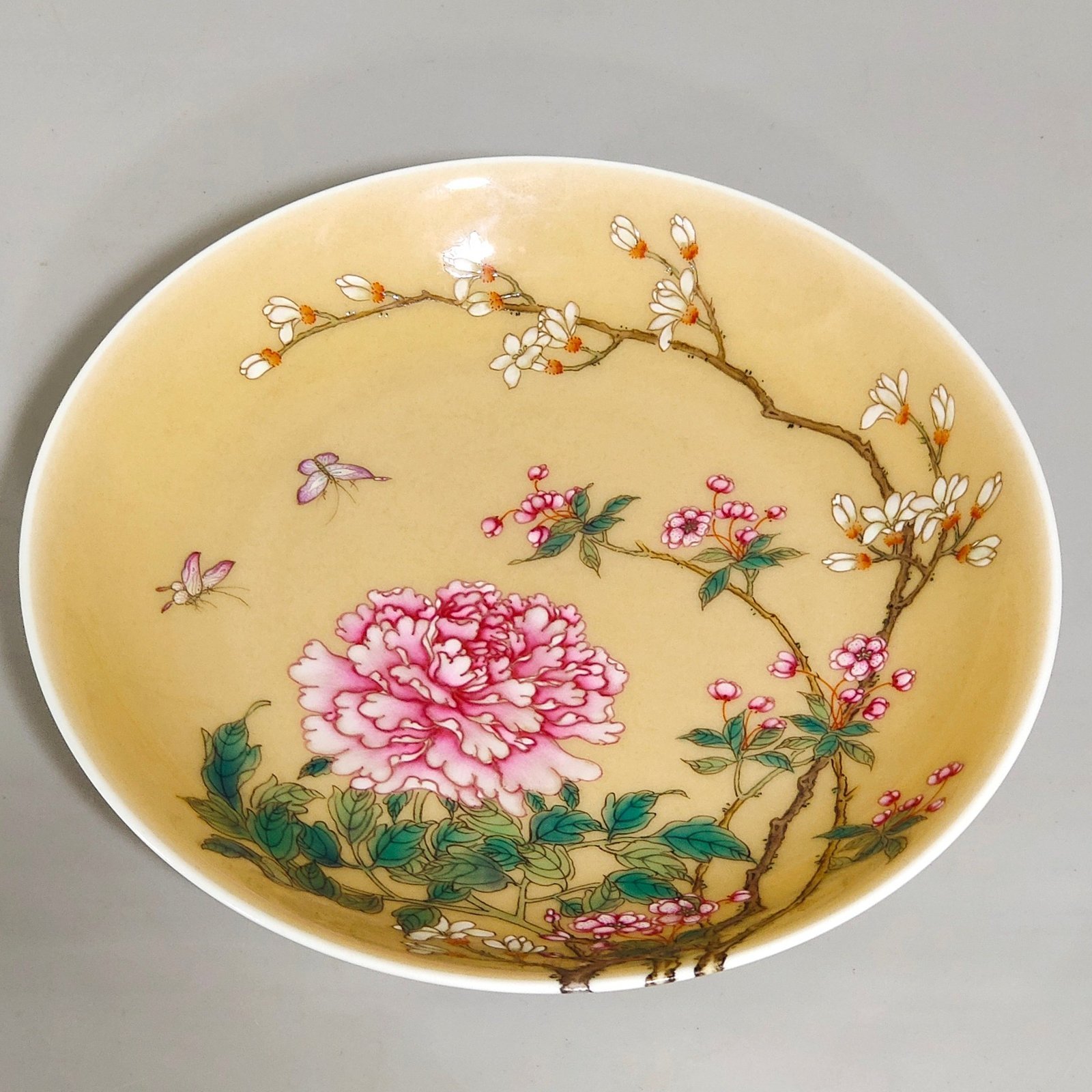 Qing Dynasty Yongzheng beige glazed peony flower wall plate