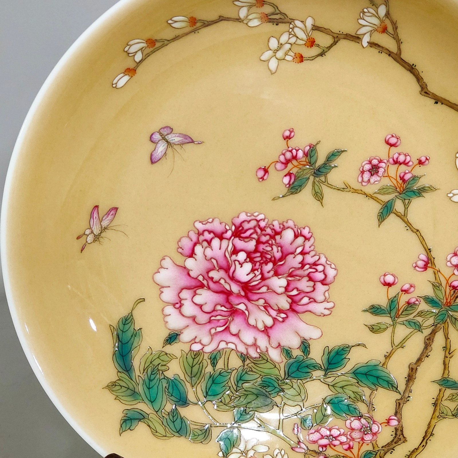 Qing Dynasty Yongzheng beige glazed peony flower wall plate