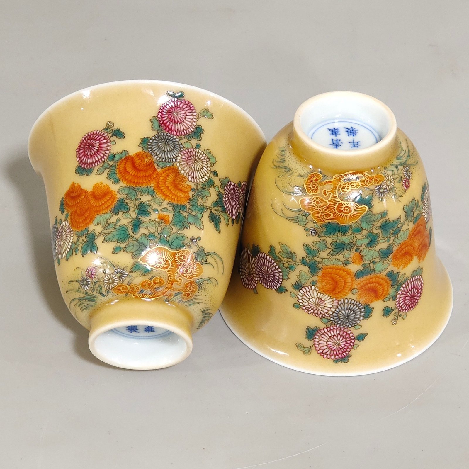 Qing Dynasty Yongzheng beige glazed chrysanthemum Ganoderma lucidum poem bell cup