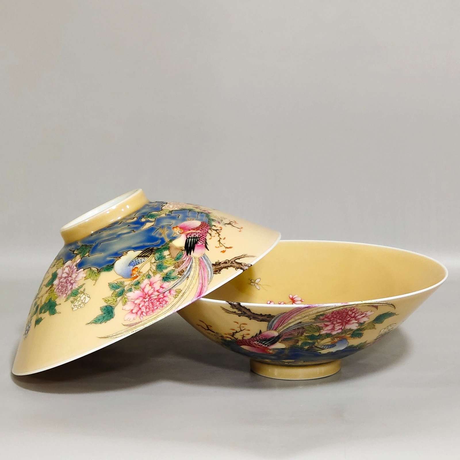 Qing Dynasty Yongzheng beige glazed bamboo hat bowl with icing on the cake