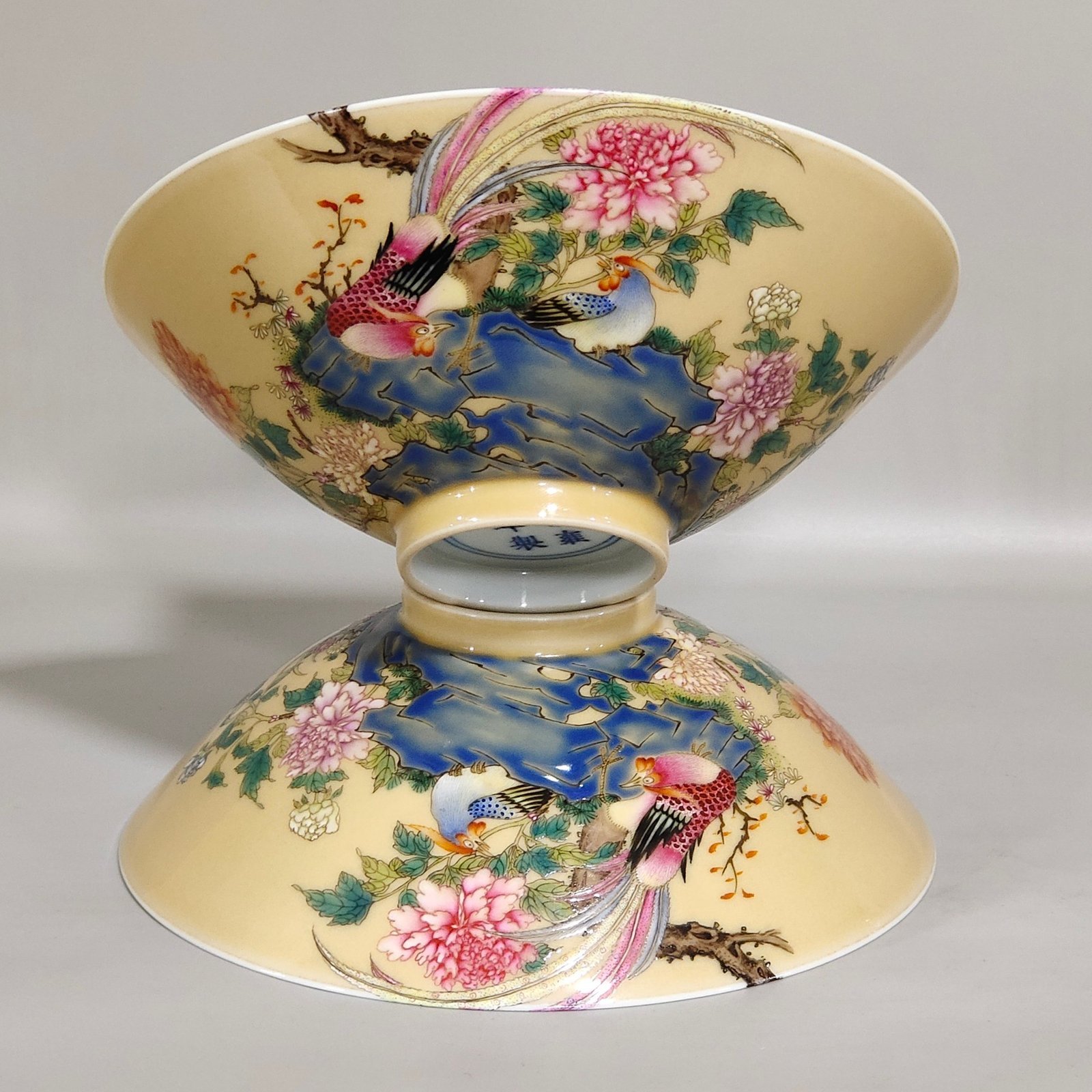 Qing Dynasty Yongzheng beige glazed bamboo hat bowl with icing on the cake