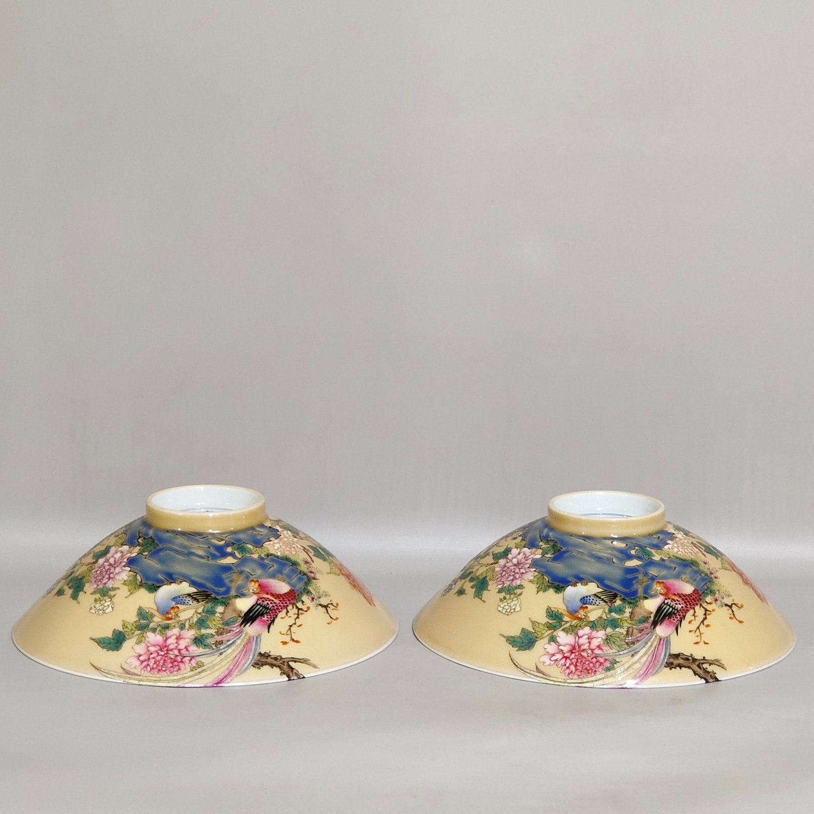 Qing Dynasty Yongzheng beige glazed bamboo hat bowl with icing on the cake