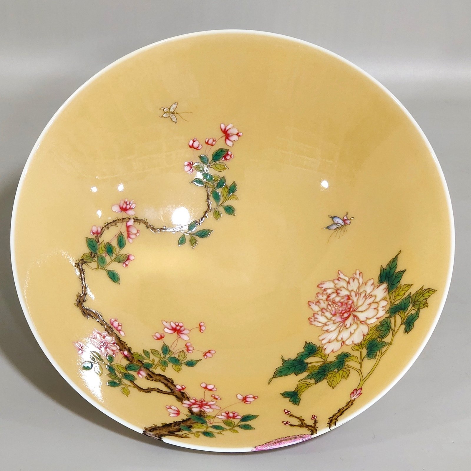 Qing Dynasty Yongzheng beige glazed bamboo hat bowl with icing on the cake