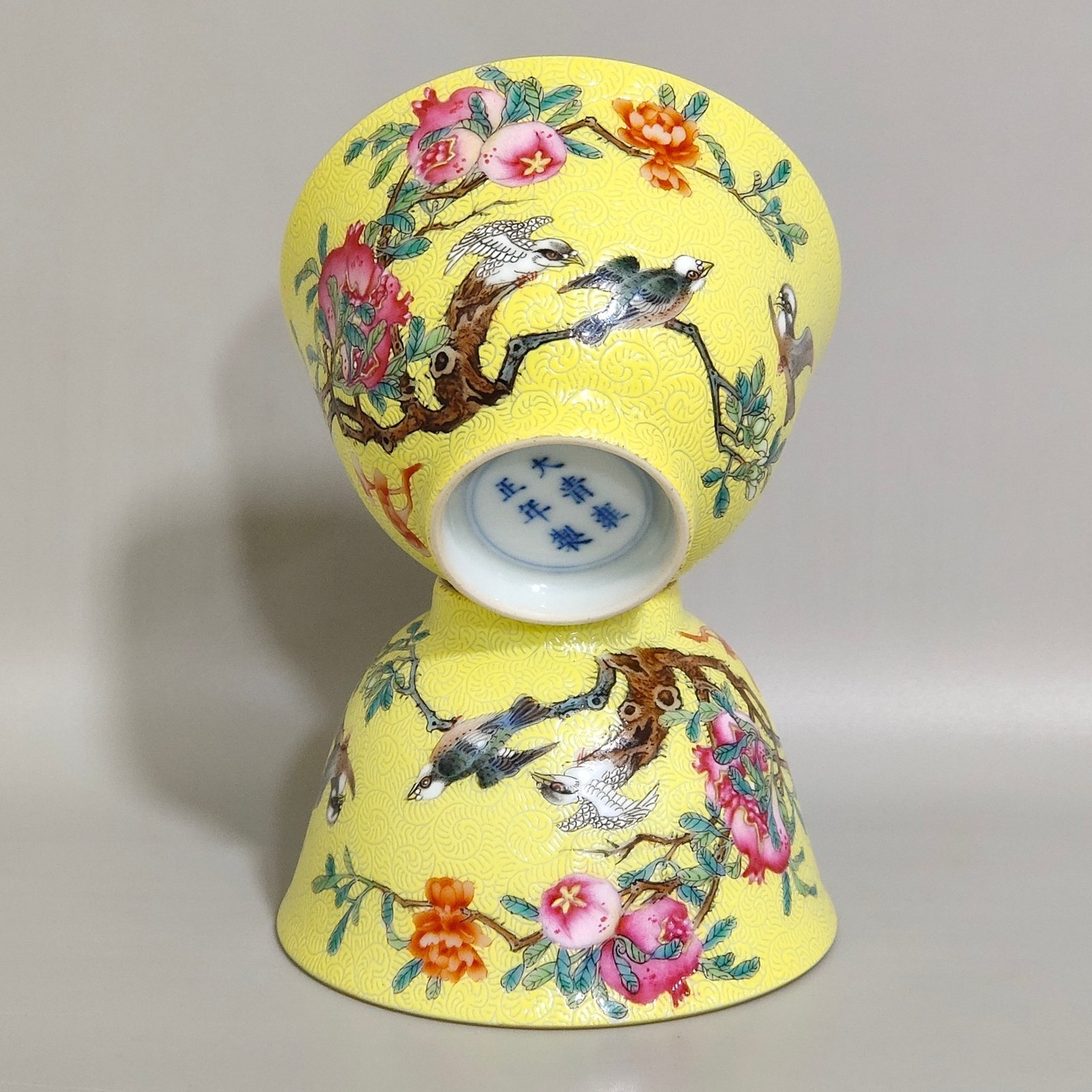 Qing Dynasty Yongzheng pink pomegranate flower and bird inscribed cup