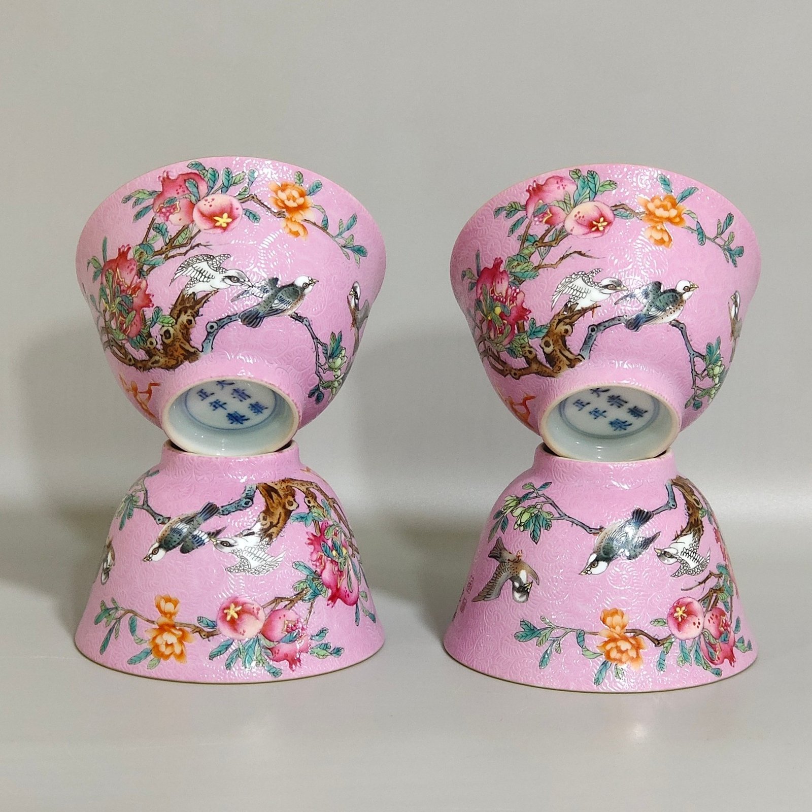 Qing Dynasty Yongzheng pink pomegranate flower and bird poem poem tea cup
