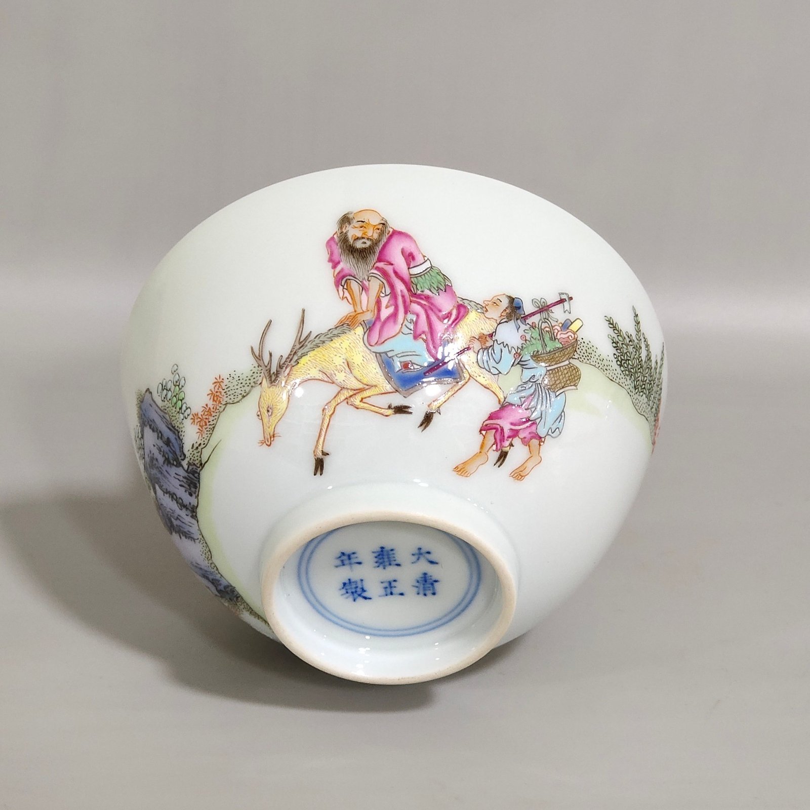 Qing Dynasty Yongzheng pastel imperial deer fairy bowl