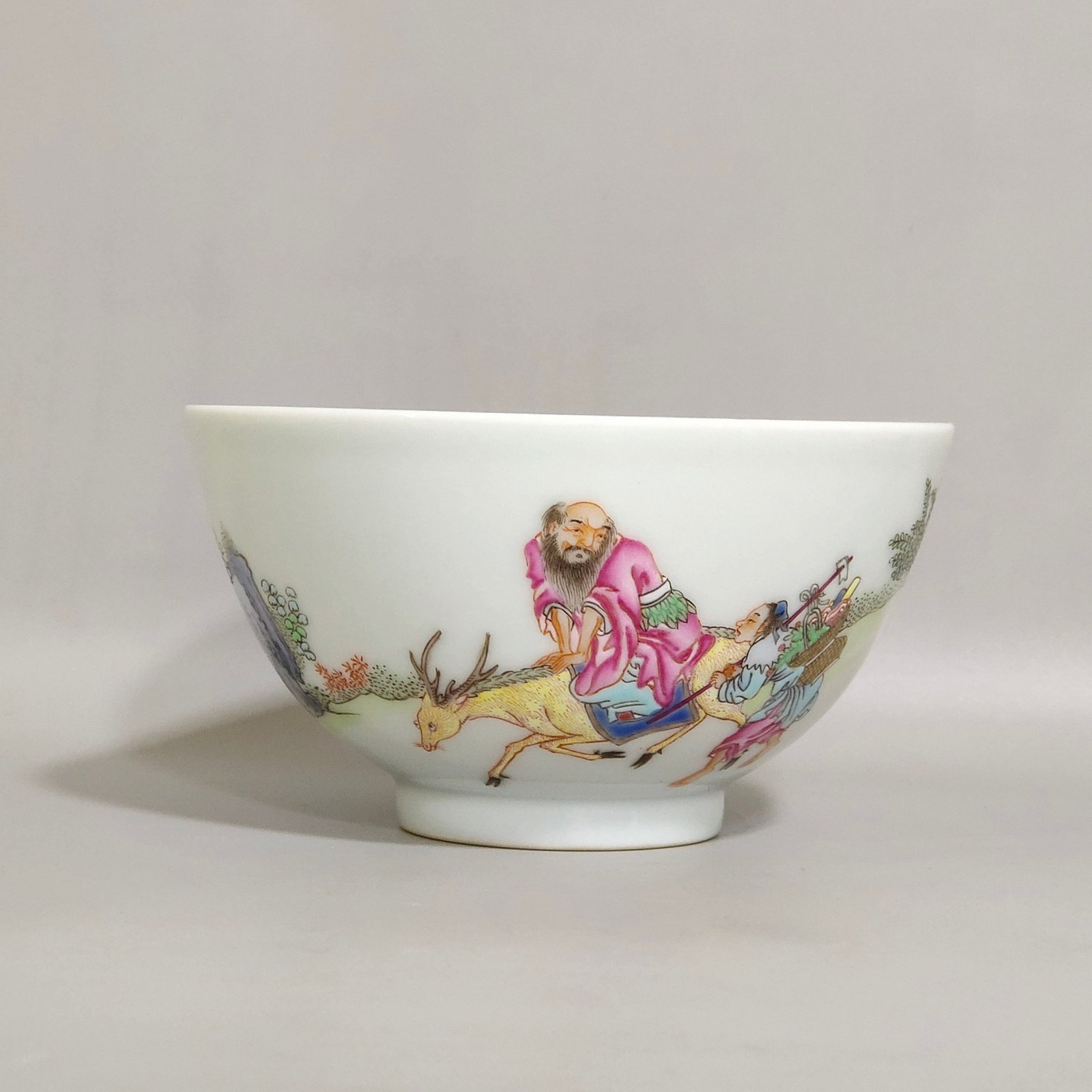 Qing Dynasty Yongzheng pastel imperial deer fairy bowl
