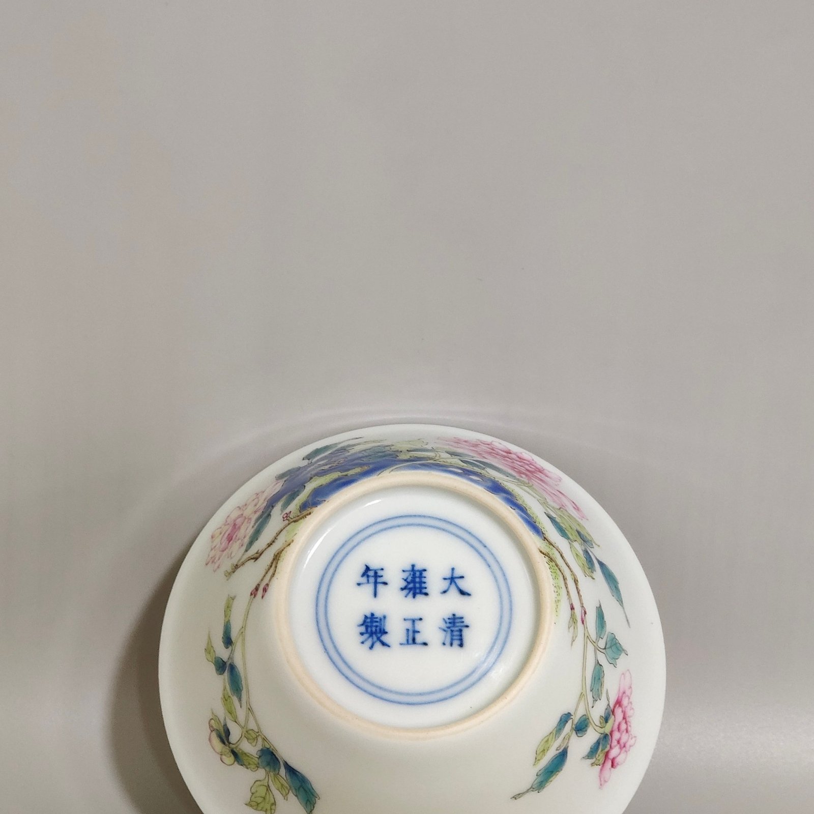 Qing Dynasty Yongzheng famille rose travertine peony pattern horseshoe cup