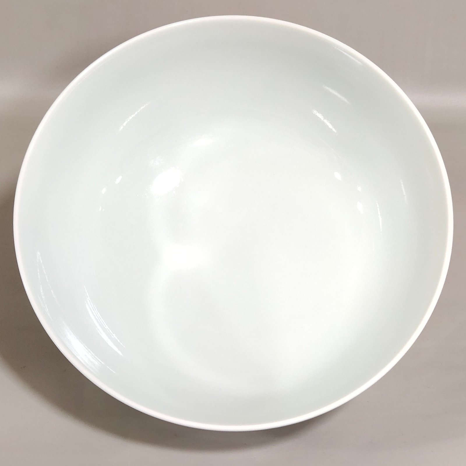 Qing Dynasty Yongzheng pastel flower butterfly cave stone pattern bowl