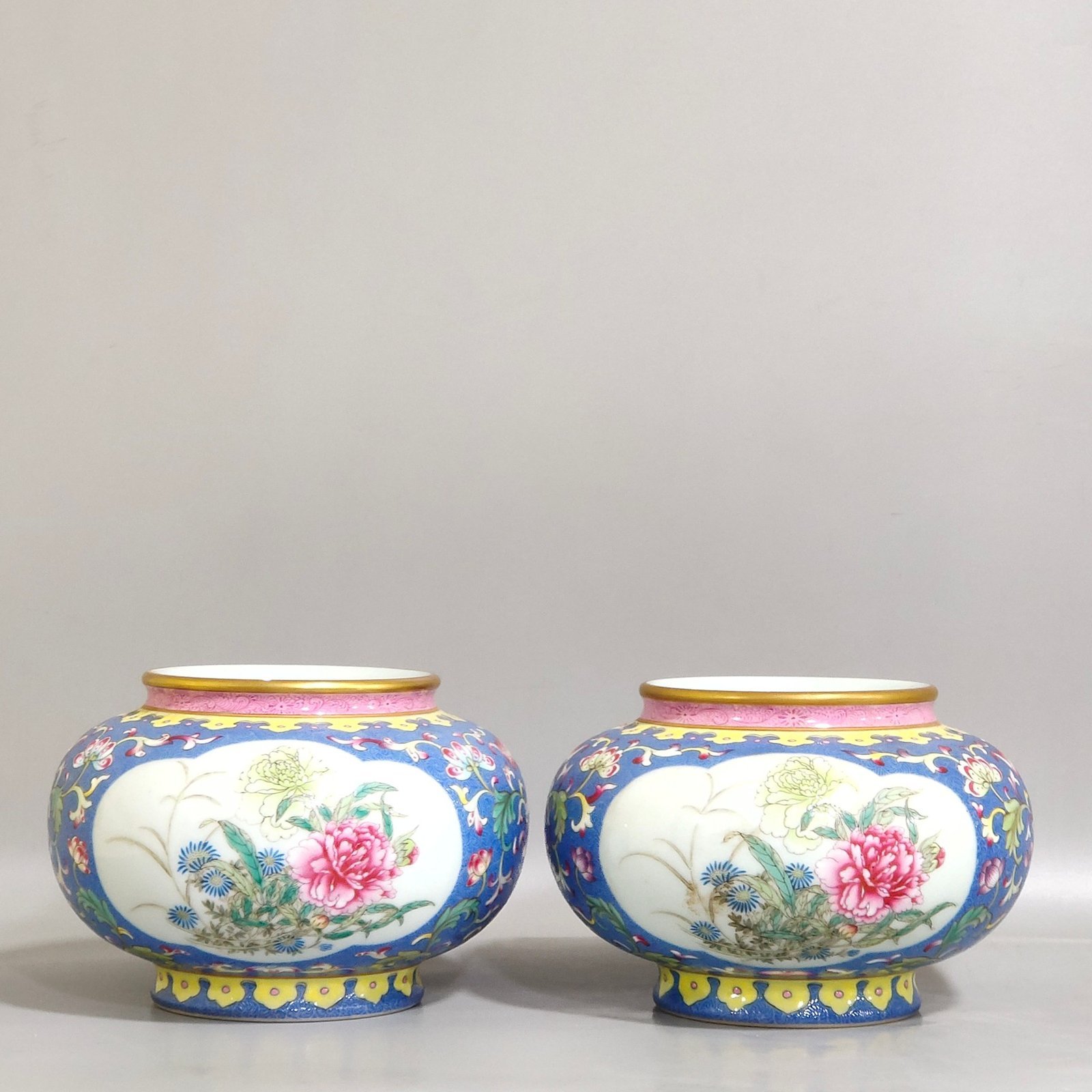 Qing Dynasty Yongzheng violet flower window flower wash