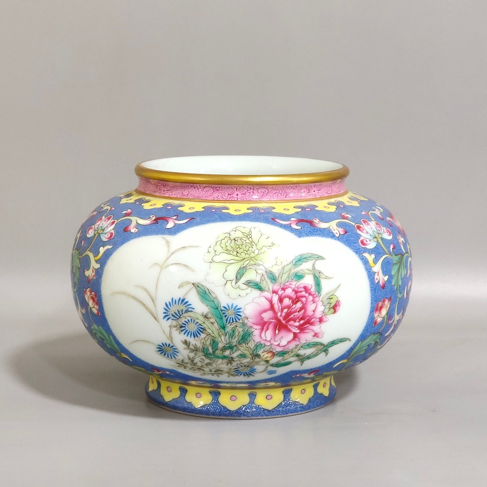 Qing Dynasty Yongzheng violet flower window flower wash