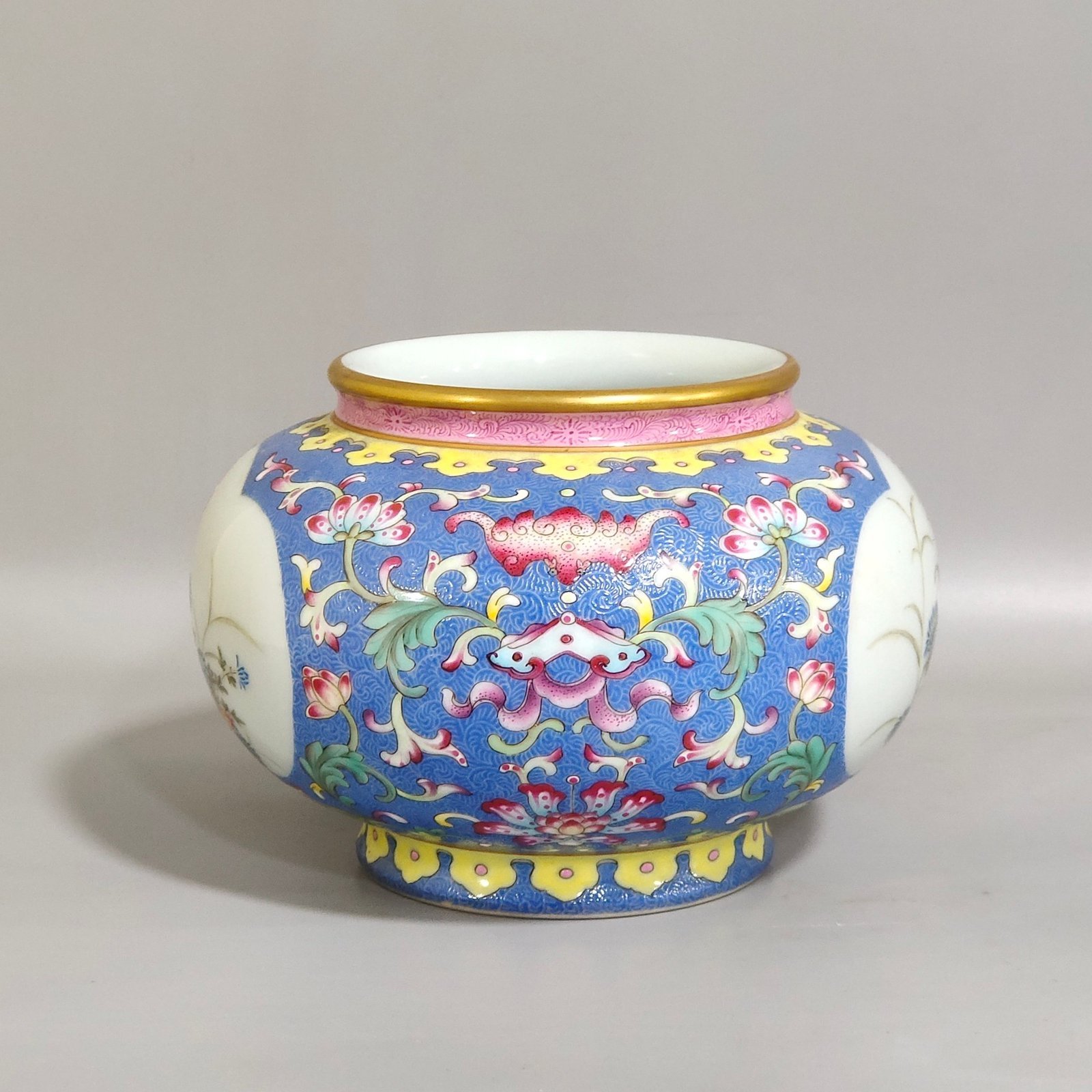 Qing Dynasty Yongzheng violet flower window flower wash