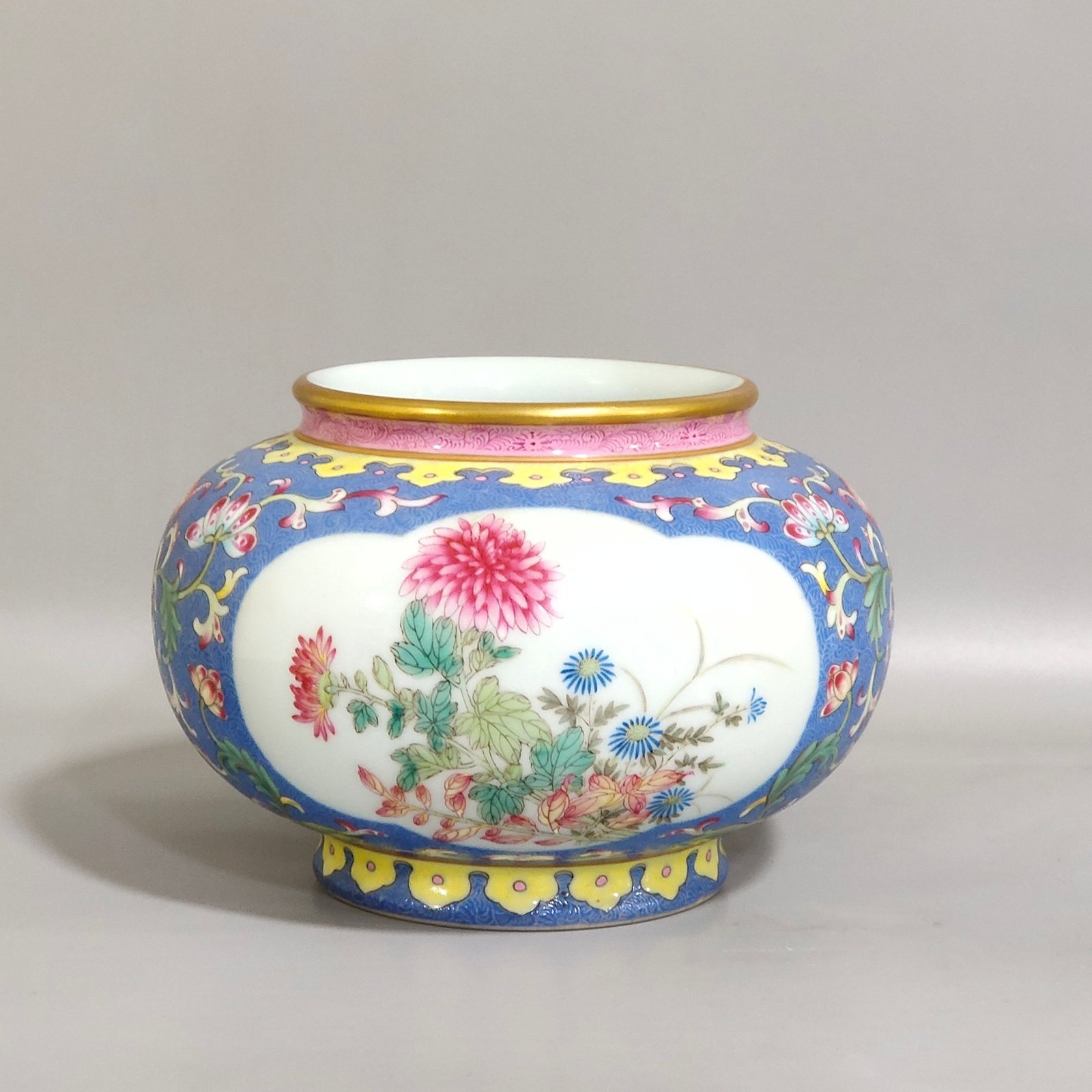 Qing Dynasty Yongzheng violet flower window flower wash
