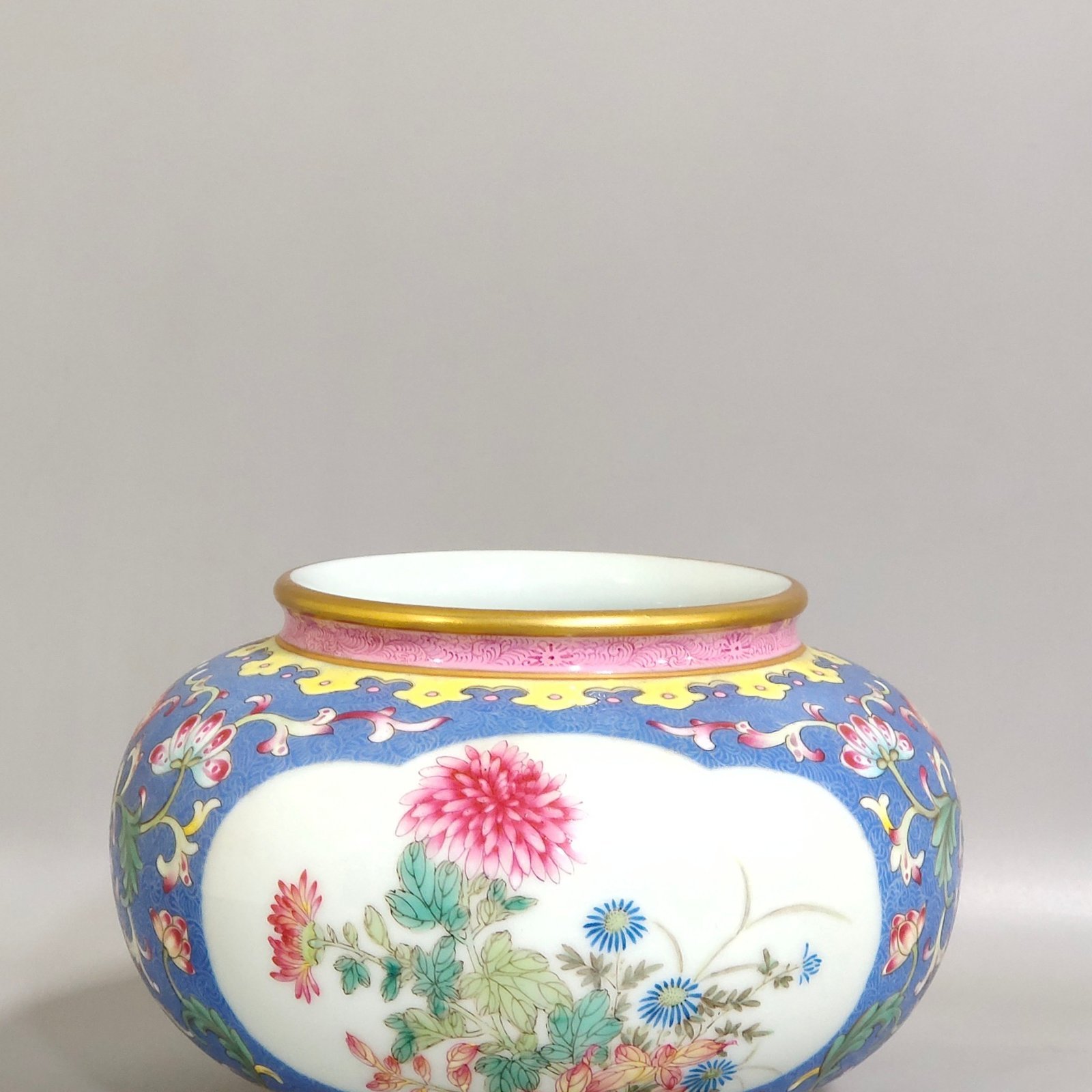 Qing Dynasty Yongzheng violet flower window flower wash