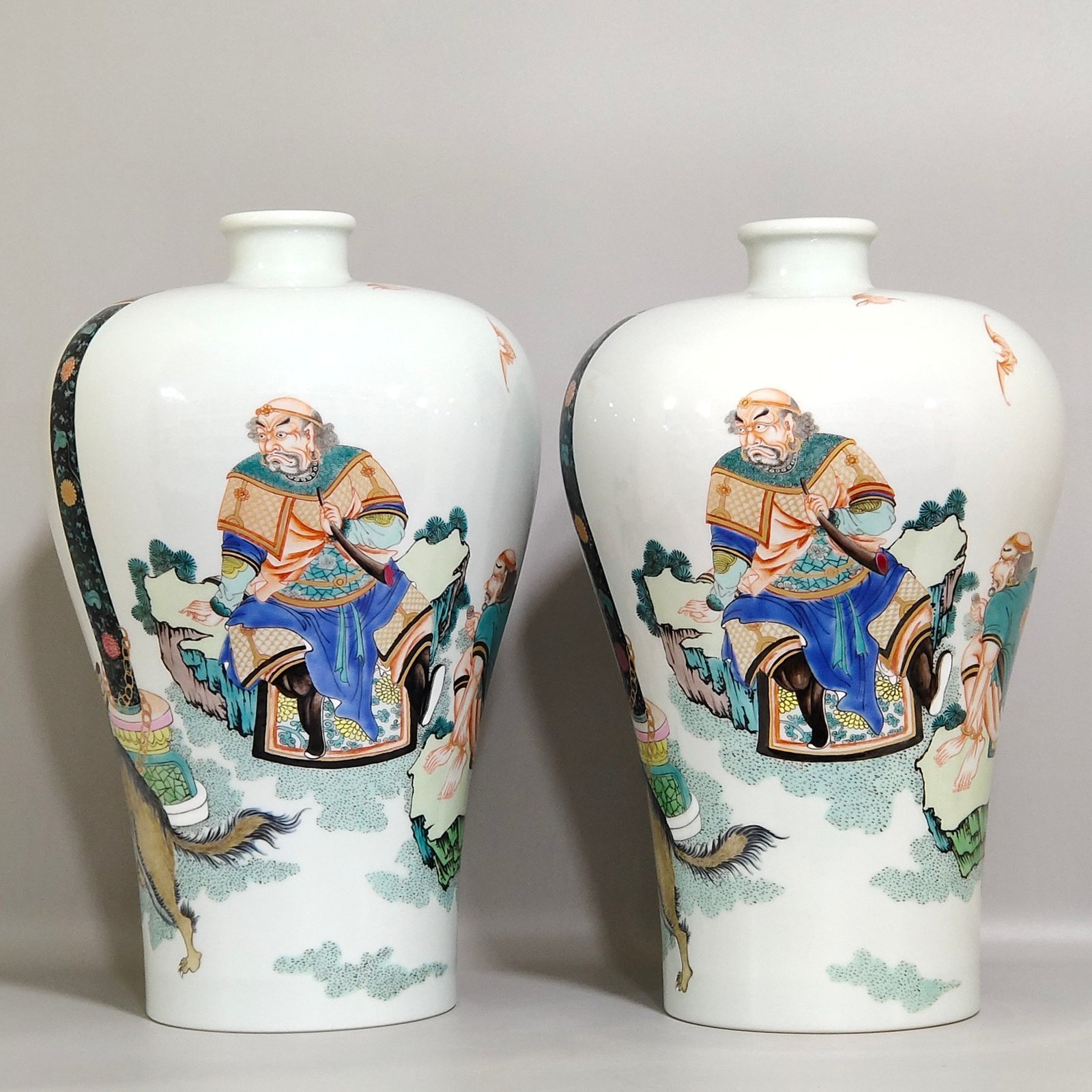 Qing Dynasty Yongzheng Ziwei Xingjun training beasts plum vase