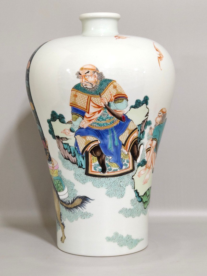 Qing Dynasty Yongzheng Ziwei Xingjun training beasts plum vase