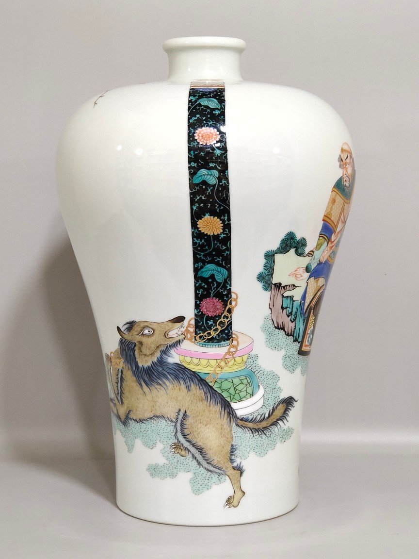 Qing Dynasty Yongzheng Ziwei Xingjun training beasts plum vase