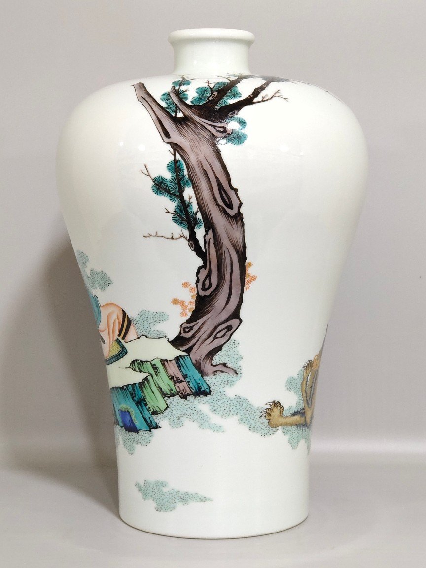 Qing Dynasty Yongzheng Ziwei Xingjun training beasts plum vase