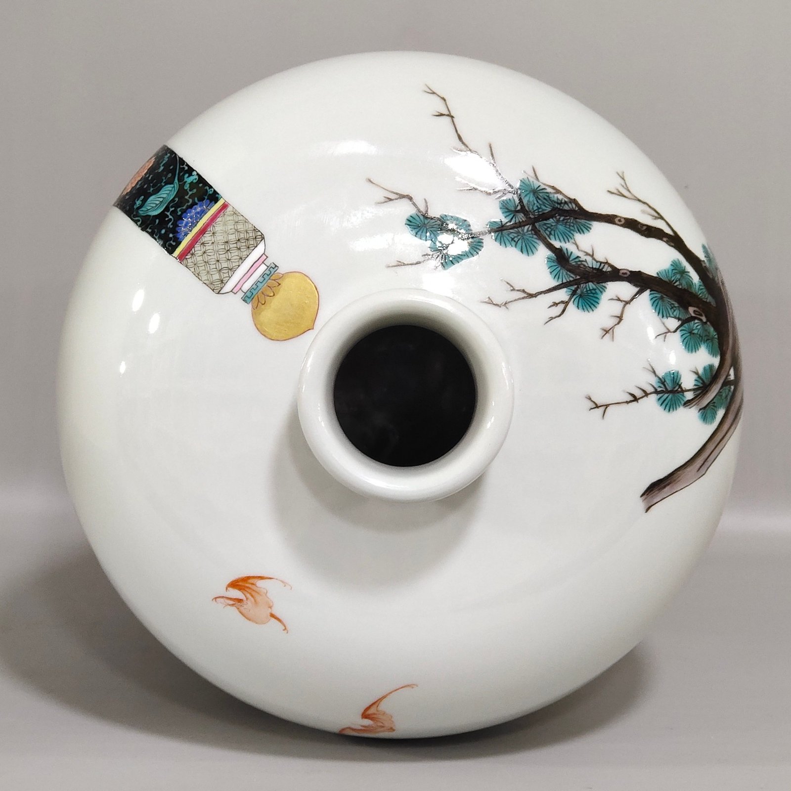 Qing Dynasty Yongzheng Ziwei Xingjun training beasts plum vase