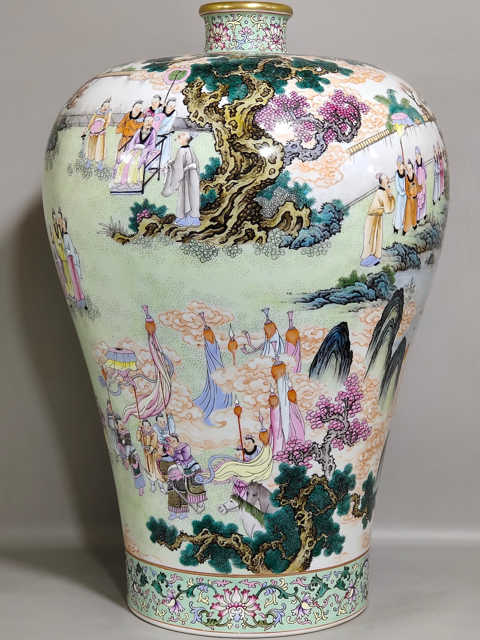 Qing Dynasty Yongzheng Greenland figure plum vase with pictures of peace and happiness