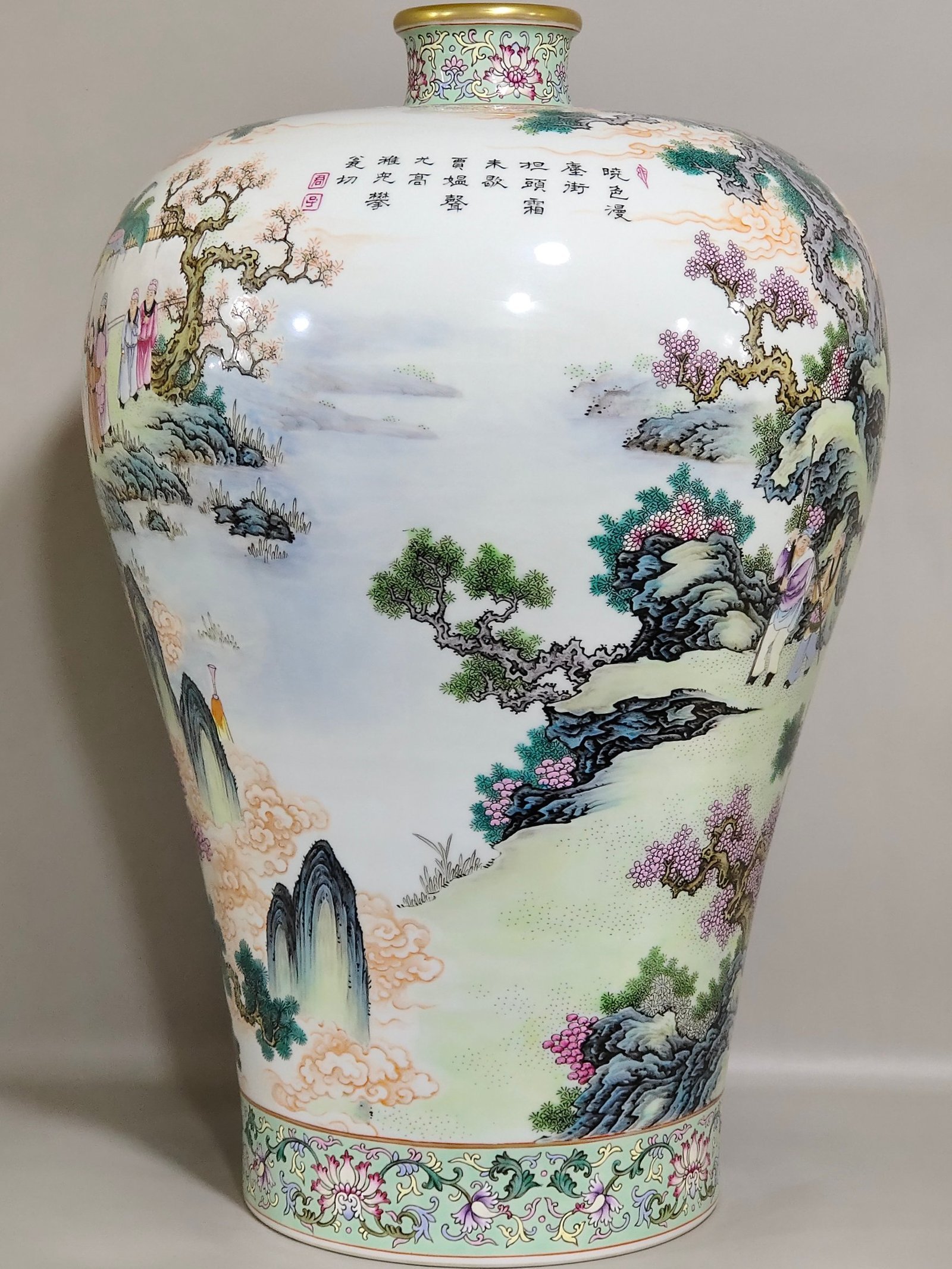 Qing Dynasty Yongzheng Greenland figure plum vase with pictures of peace and happiness