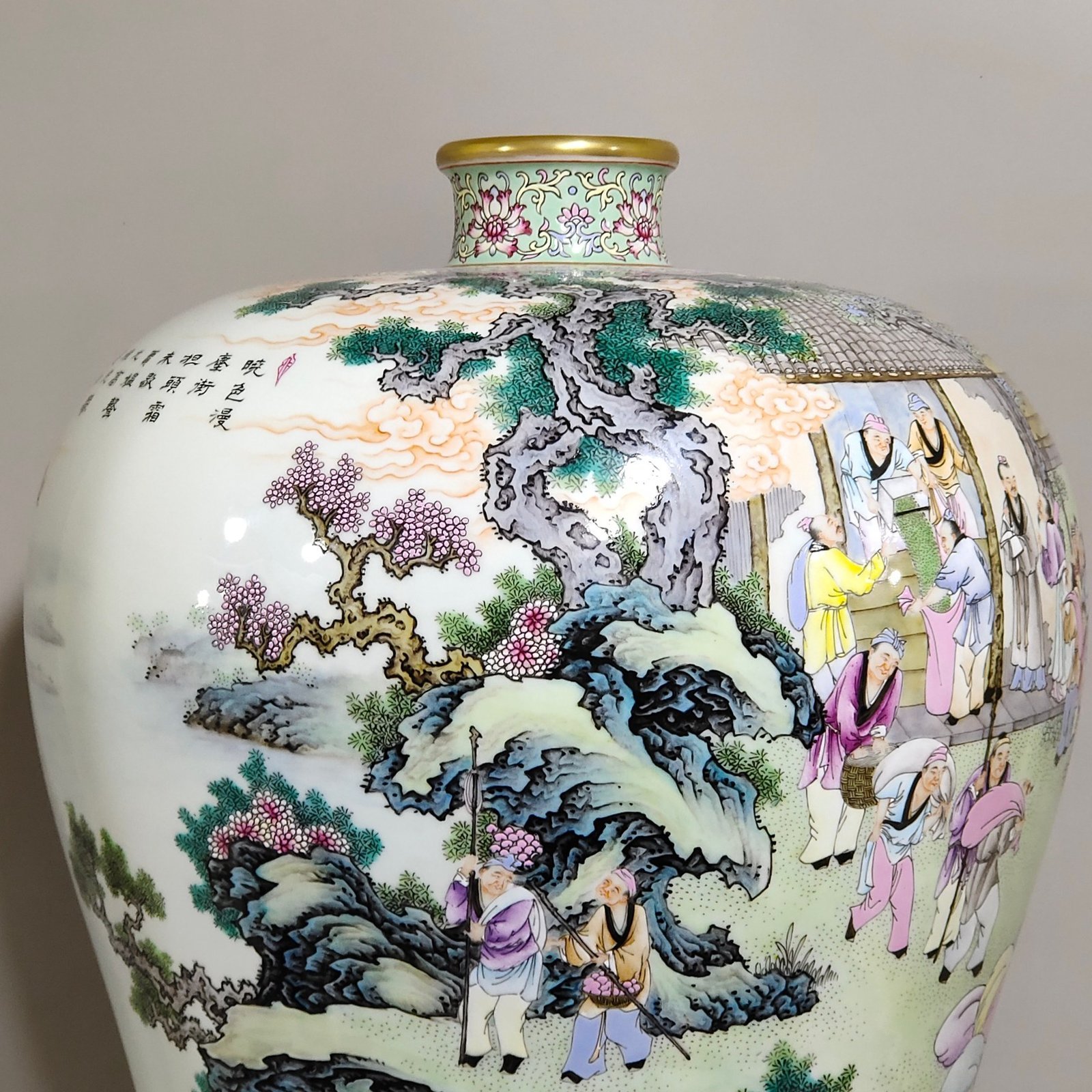 Qing Dynasty Yongzheng Greenland figure plum vase with pictures of peace and happiness