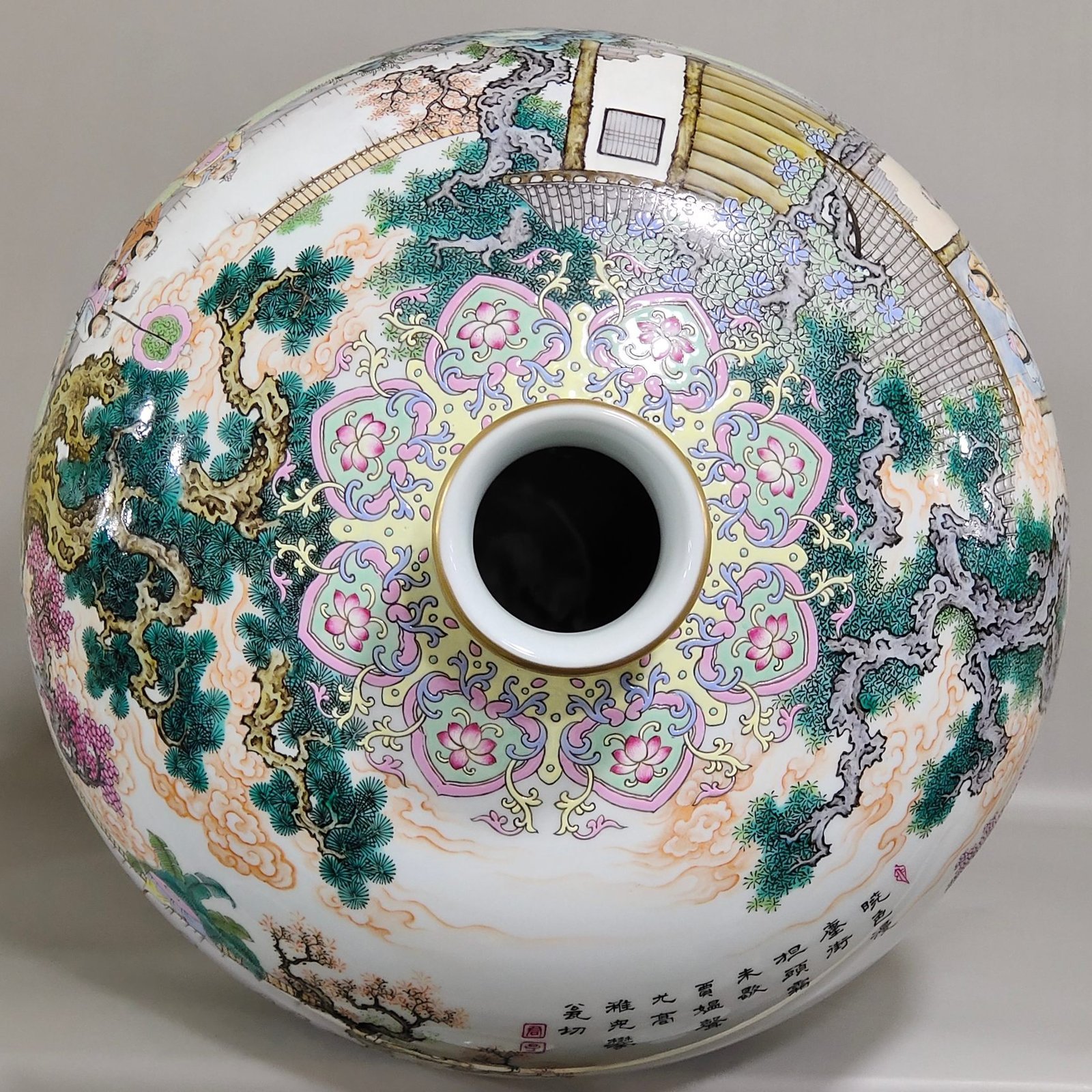 Qing Dynasty Yongzheng Greenland figure plum vase with pictures of peace and happiness