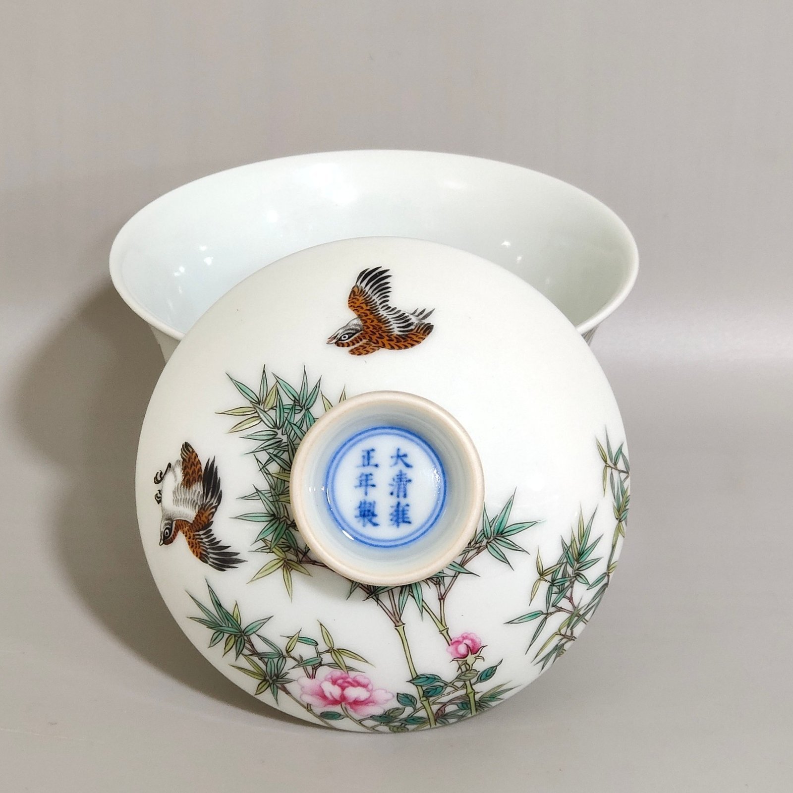 Qing Dynasty Yongzheng Green Bamboo Rose Sparrow Poetry Sancai Bowl