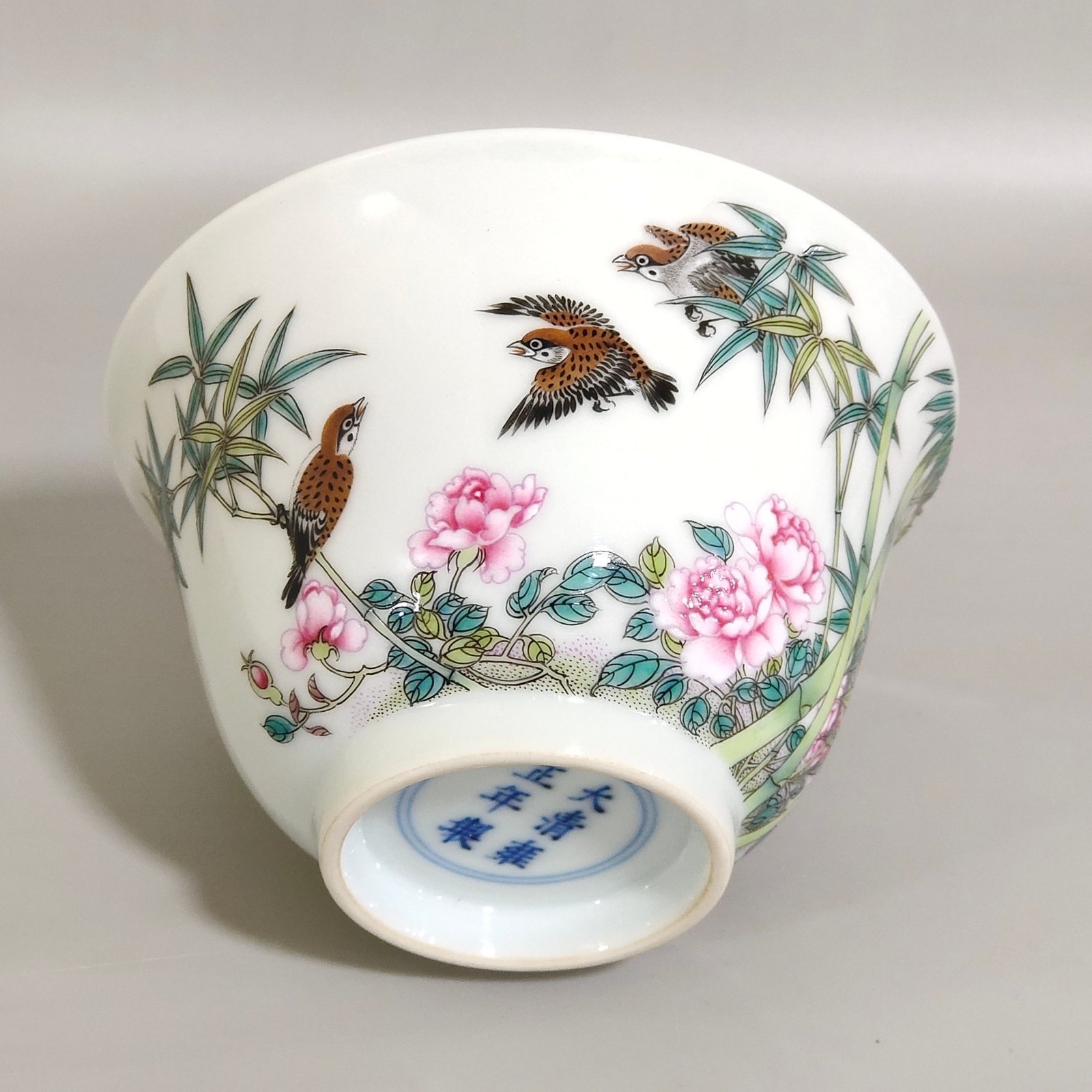 Qing Dynasty Yongzheng Green Bamboo Rose Sparrow Poetry Sancai Bowl