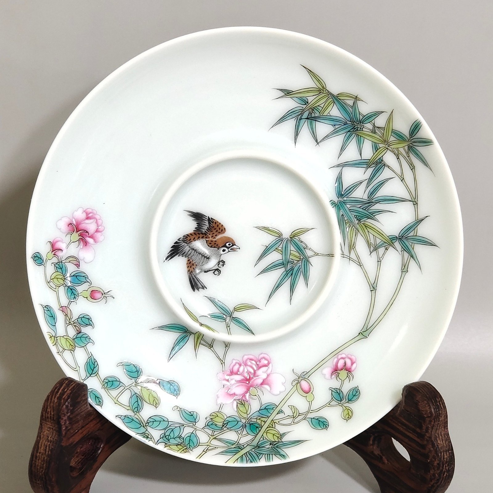 Qing Dynasty Yongzheng Green Bamboo Rose Sparrow Poetry Sancai Bowl