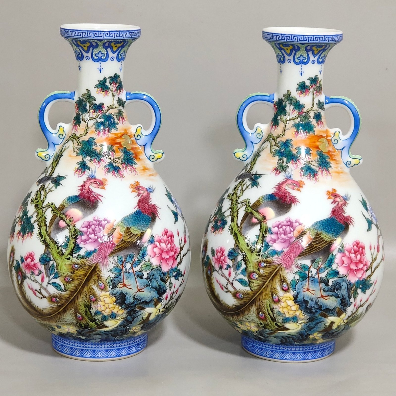Qing Dynasty Yongzheng Green Border Poems Double Eared Jade Pot Spring Vase