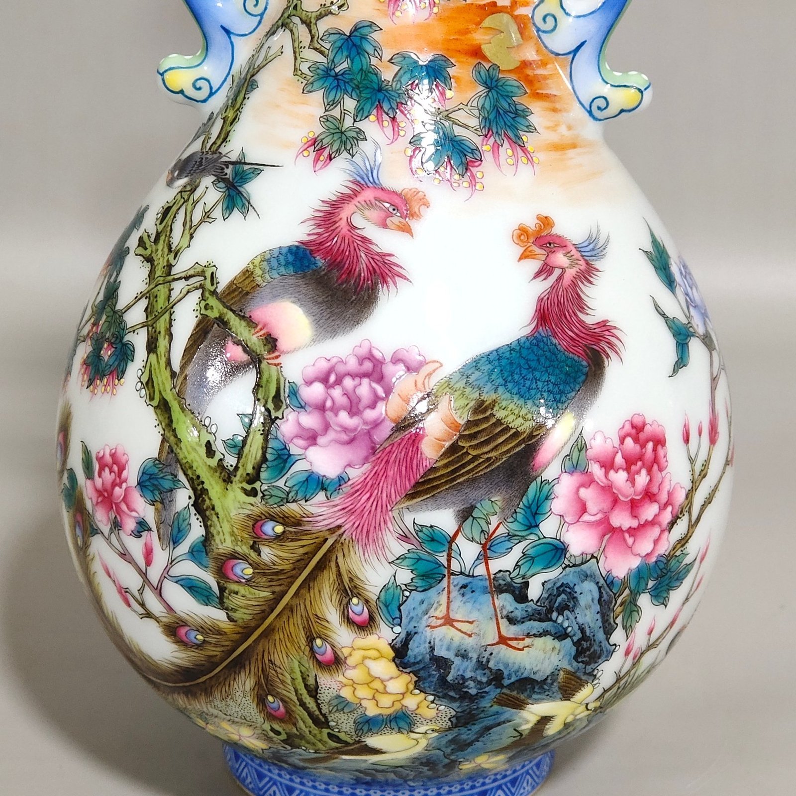Qing Dynasty Yongzheng Green Border Poems Double Eared Jade Pot Spring Vase