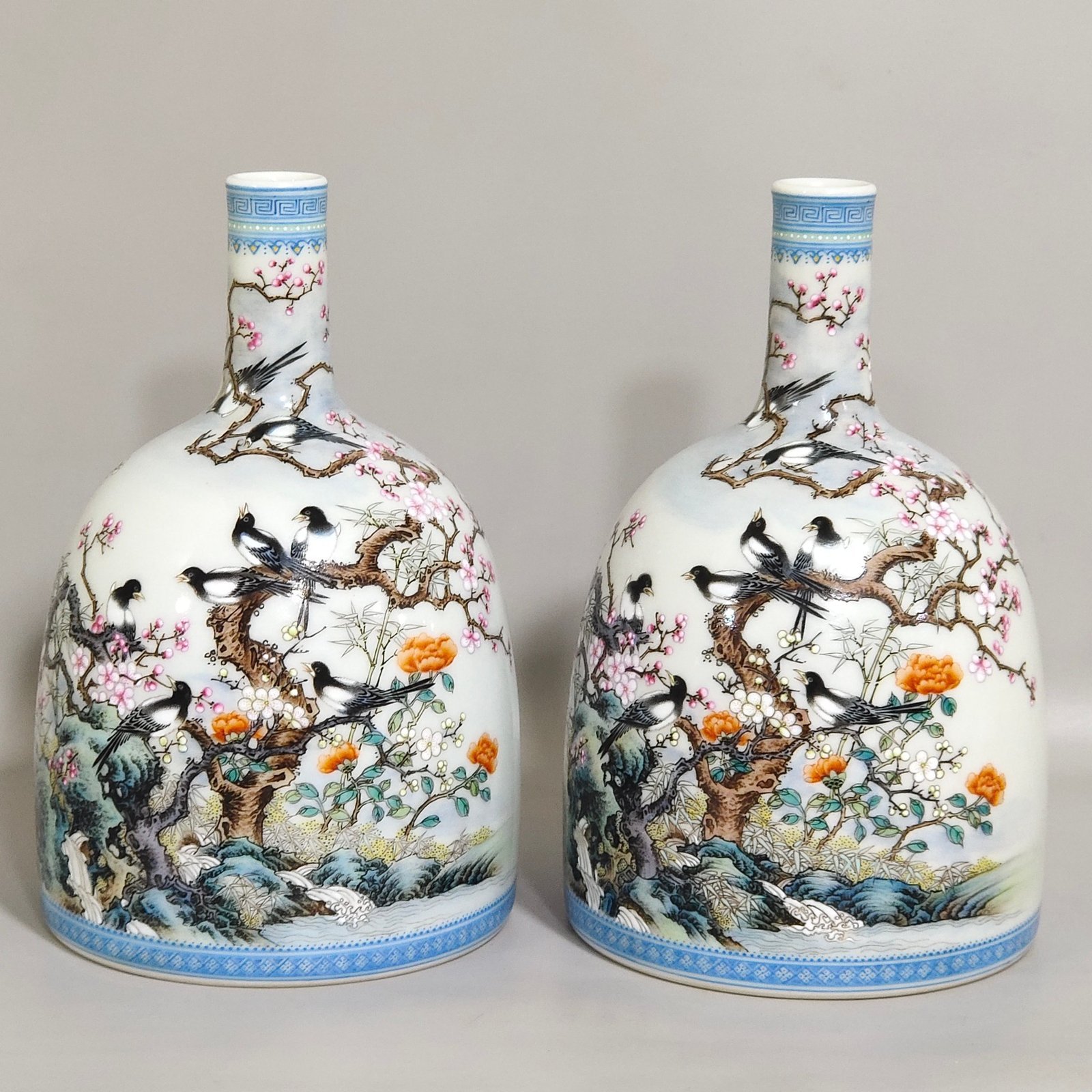 Qing Dynasty Yongzheng Cuibian Twelve Peach Blossom Poems and Rattle Bell Statue