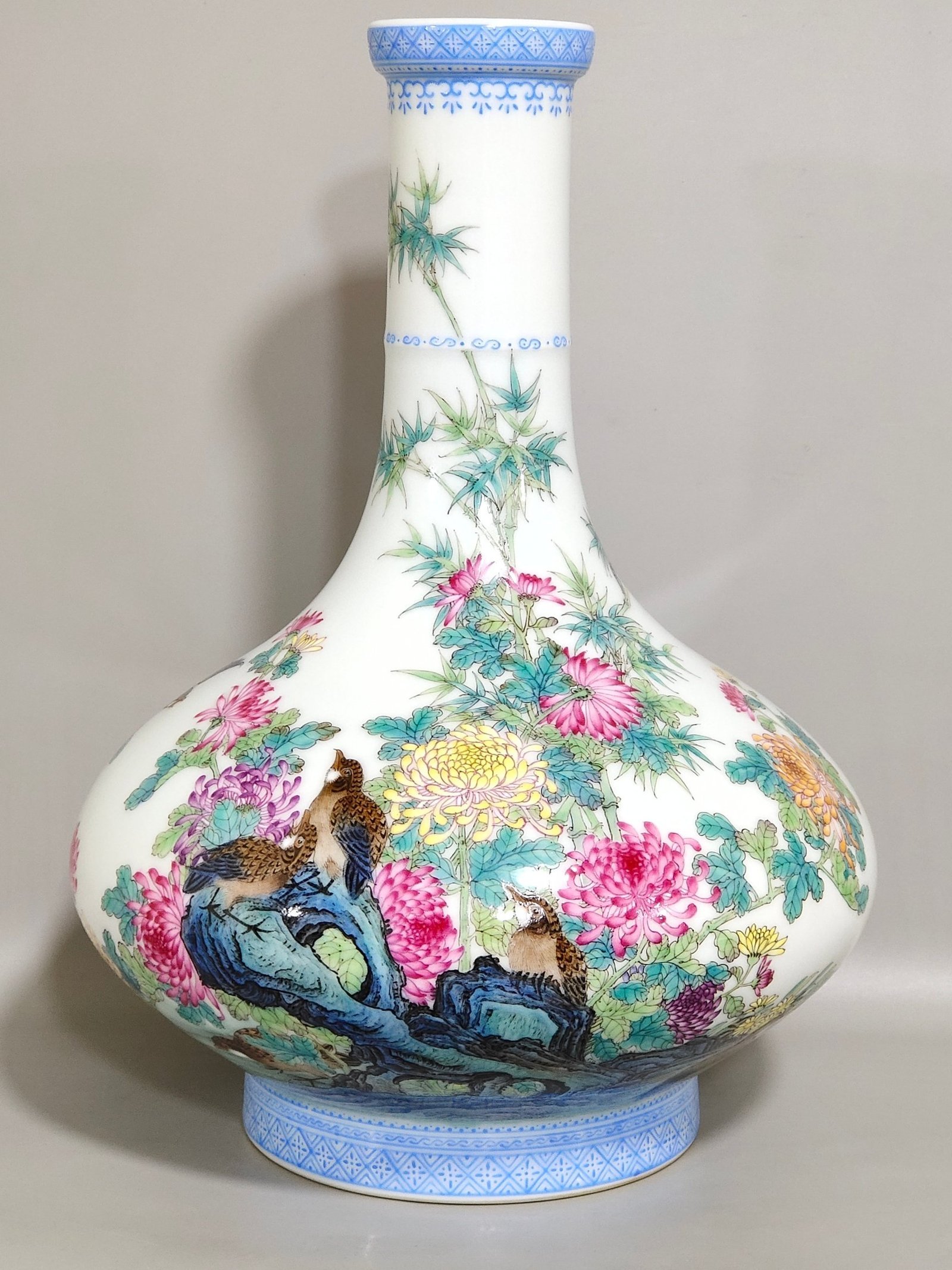 Qing Dynasty Yongzheng vase inscribed with poems about living and working in peace