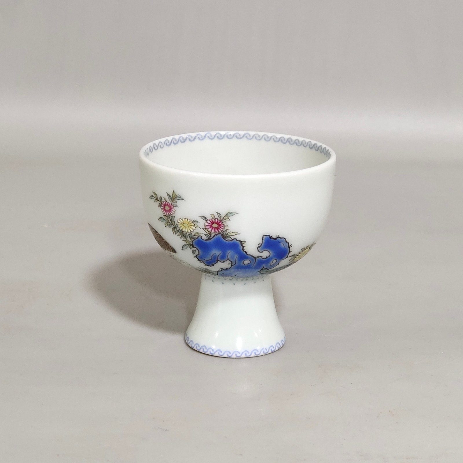 Qing Dynasty Yongzheng Cuibian Live and Work Goblet