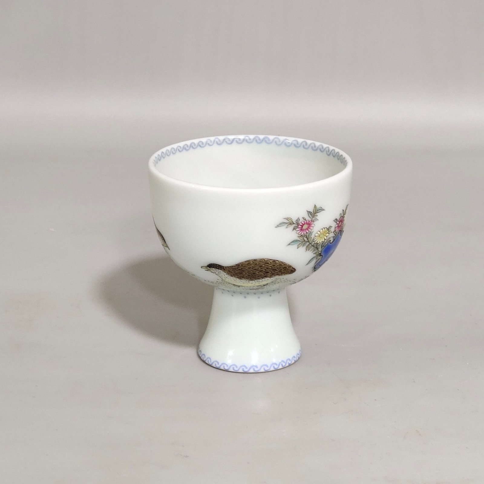 Qing Dynasty Yongzheng Cuibian Live and Work Goblet