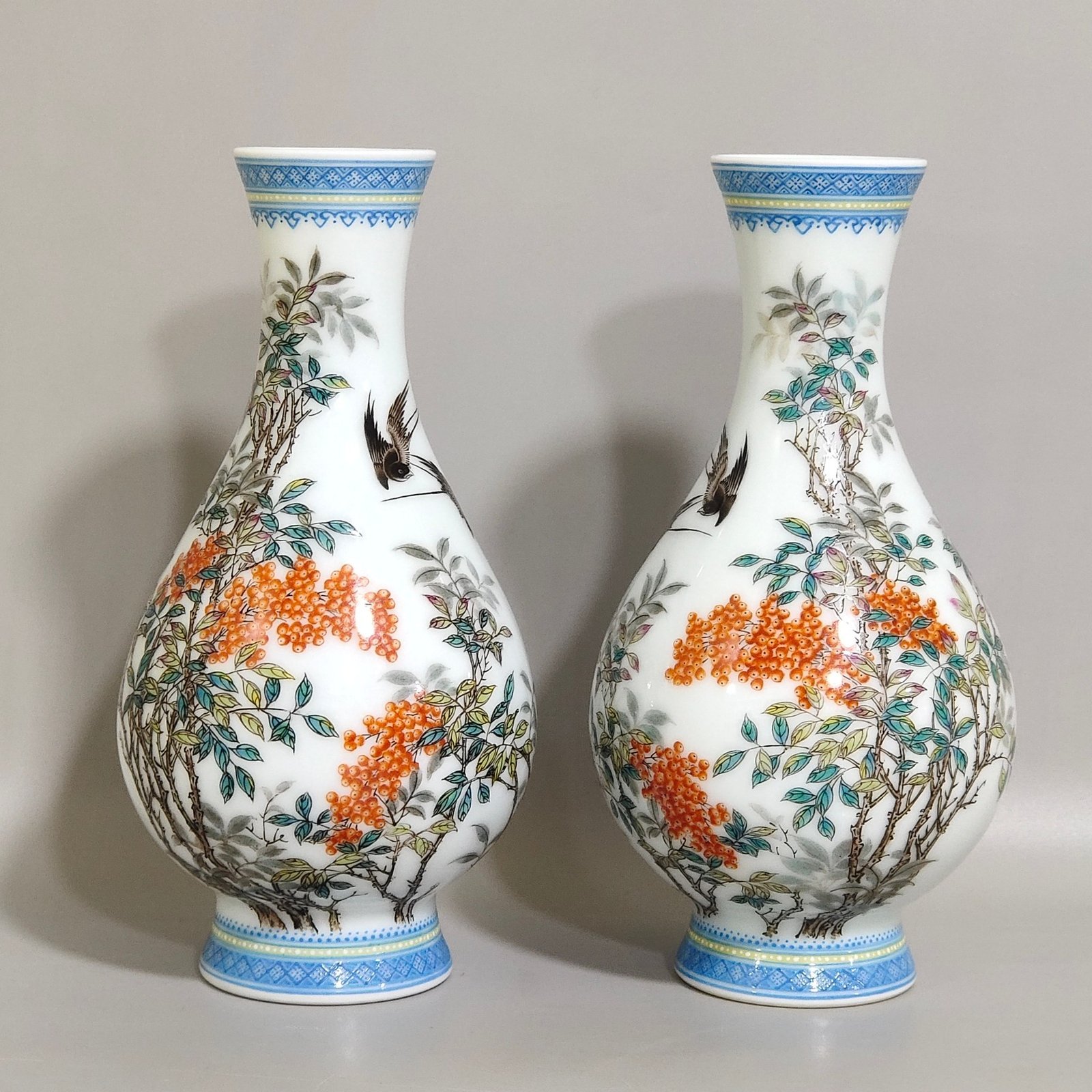 Qing Dynasty Yongzheng green edge Chun Yan Tianzhu poem vase