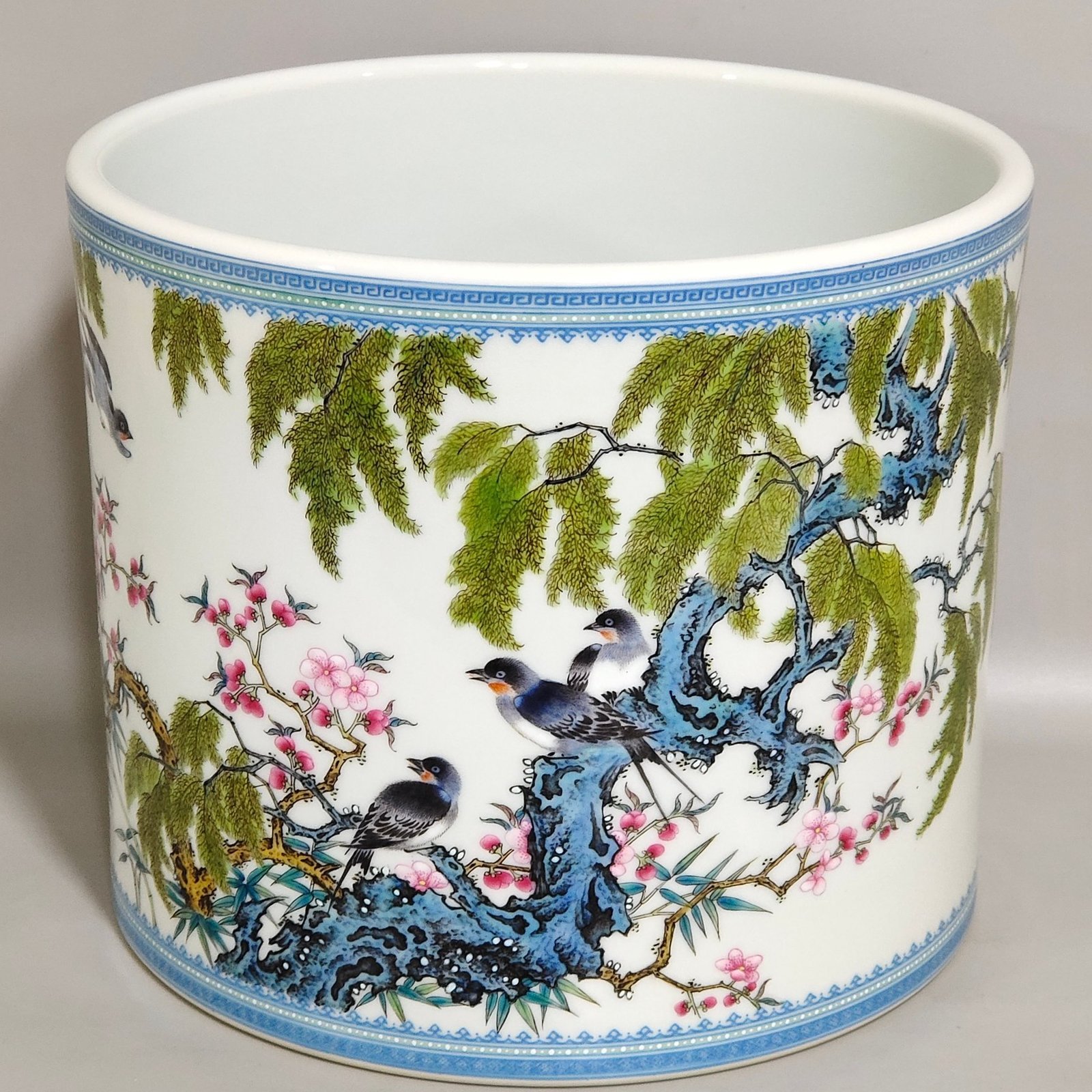 Qing Dynasty Yongzheng green edge apricot forest Chunyan poetry pen holder