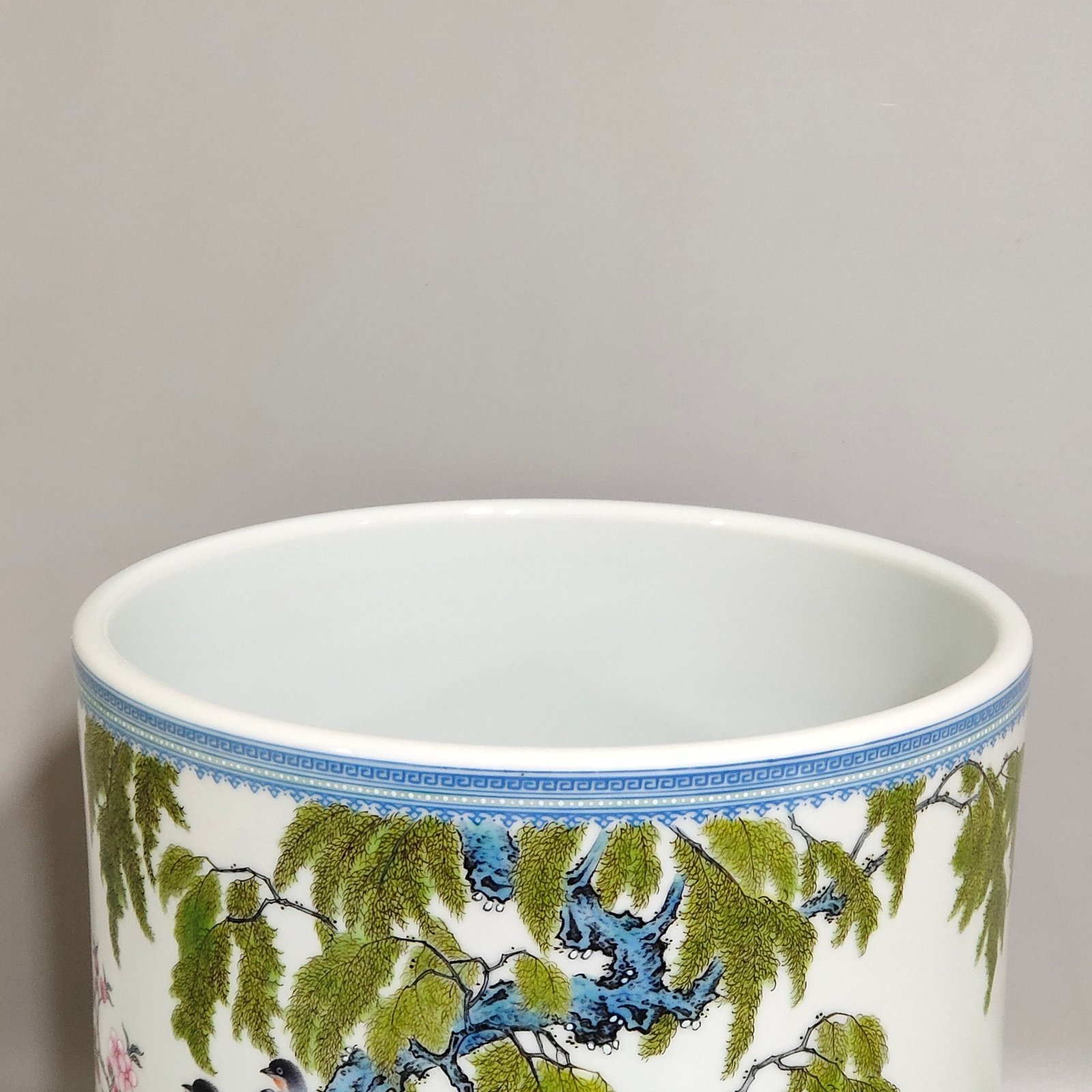 Qing Dynasty Yongzheng green edge apricot forest Chunyan poetry pen holder