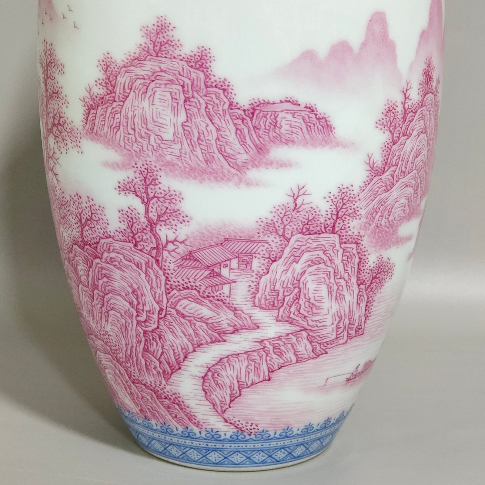 Qing Dynasty Yongzheng green edge agate red landscape plum vase