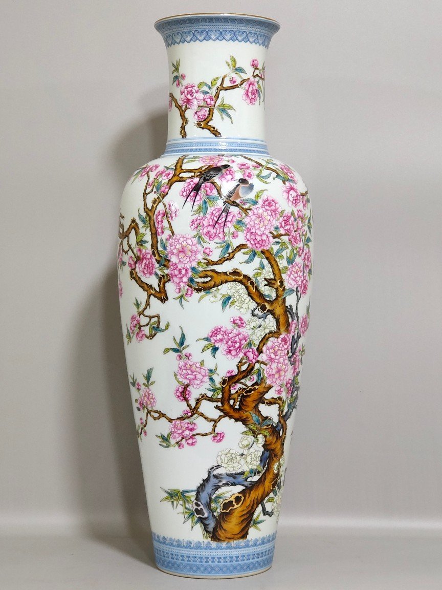 Qing Dynasty Yongzheng green edged flower and bird Guanyin vase